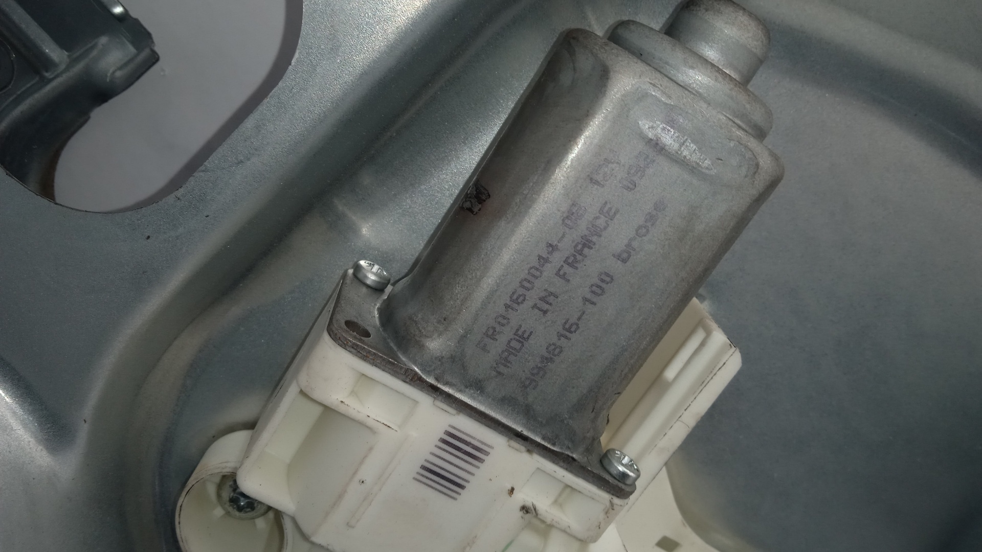 ELEVALUNAS DELANTERO DERECHO FORD FOCUS KKDA