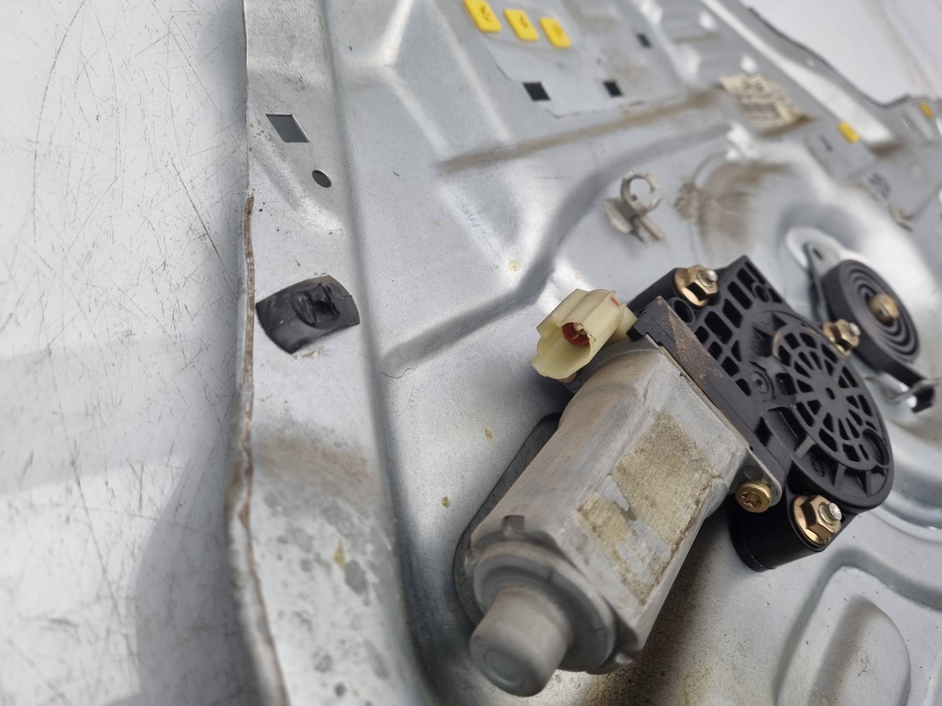 ELEVALUNAS DELANTERO DERECHO KIA CERATO D4EA