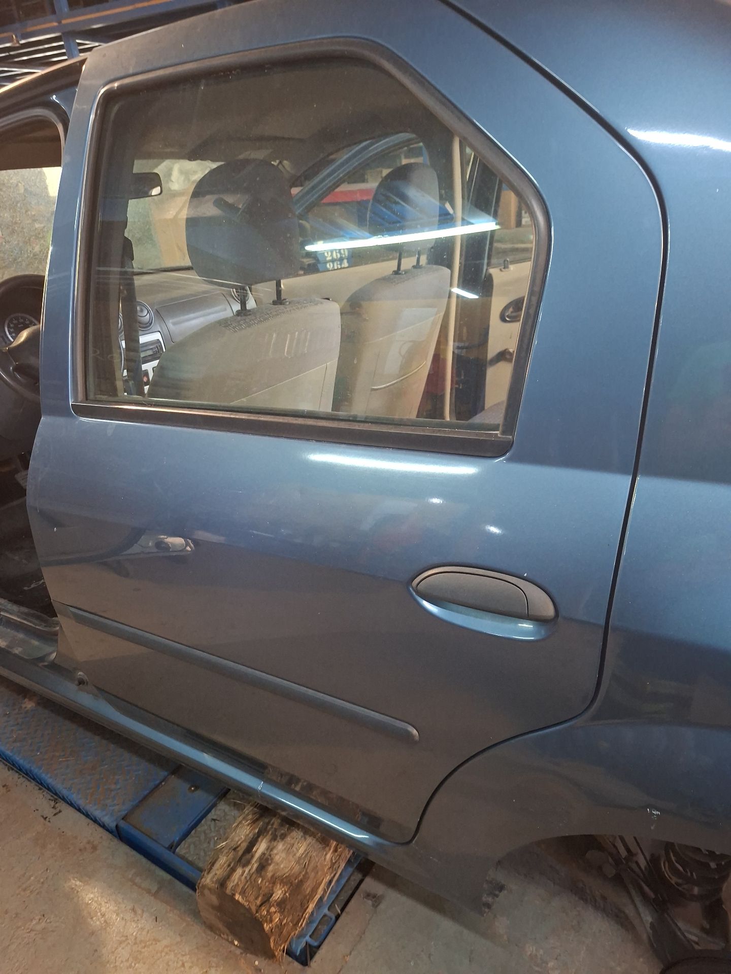 PUERTA TRASERA IZQUIERDA DACIA LOGAN 