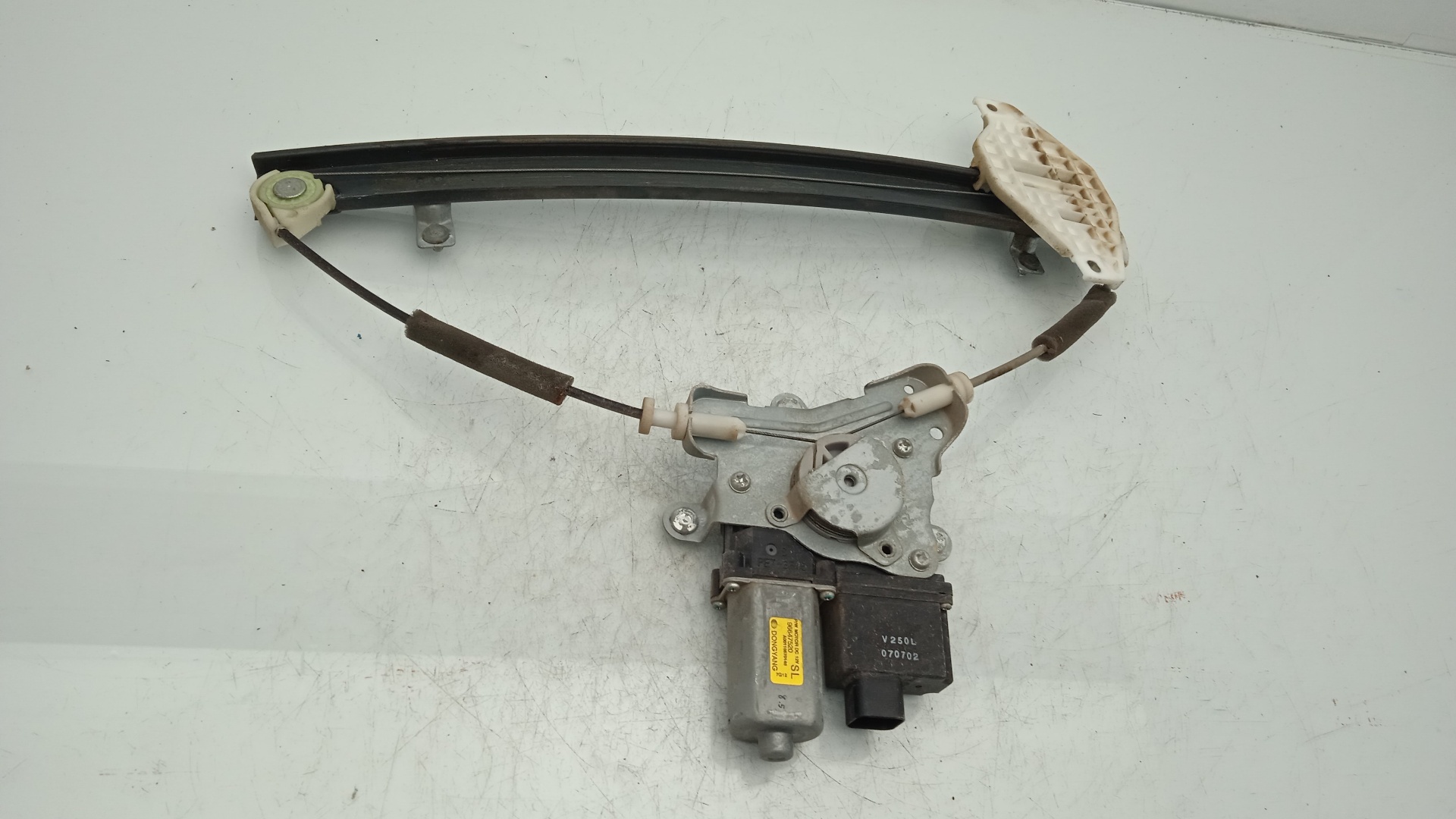 ELEVALUNAS DELANTERO IZQUIERDO CHEVROLET EPICA Z20S