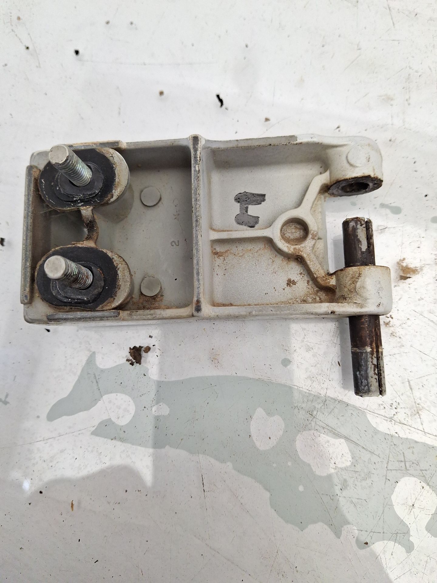 BISAGRA PUERTA TRASERA RENAULT EXPRESS 