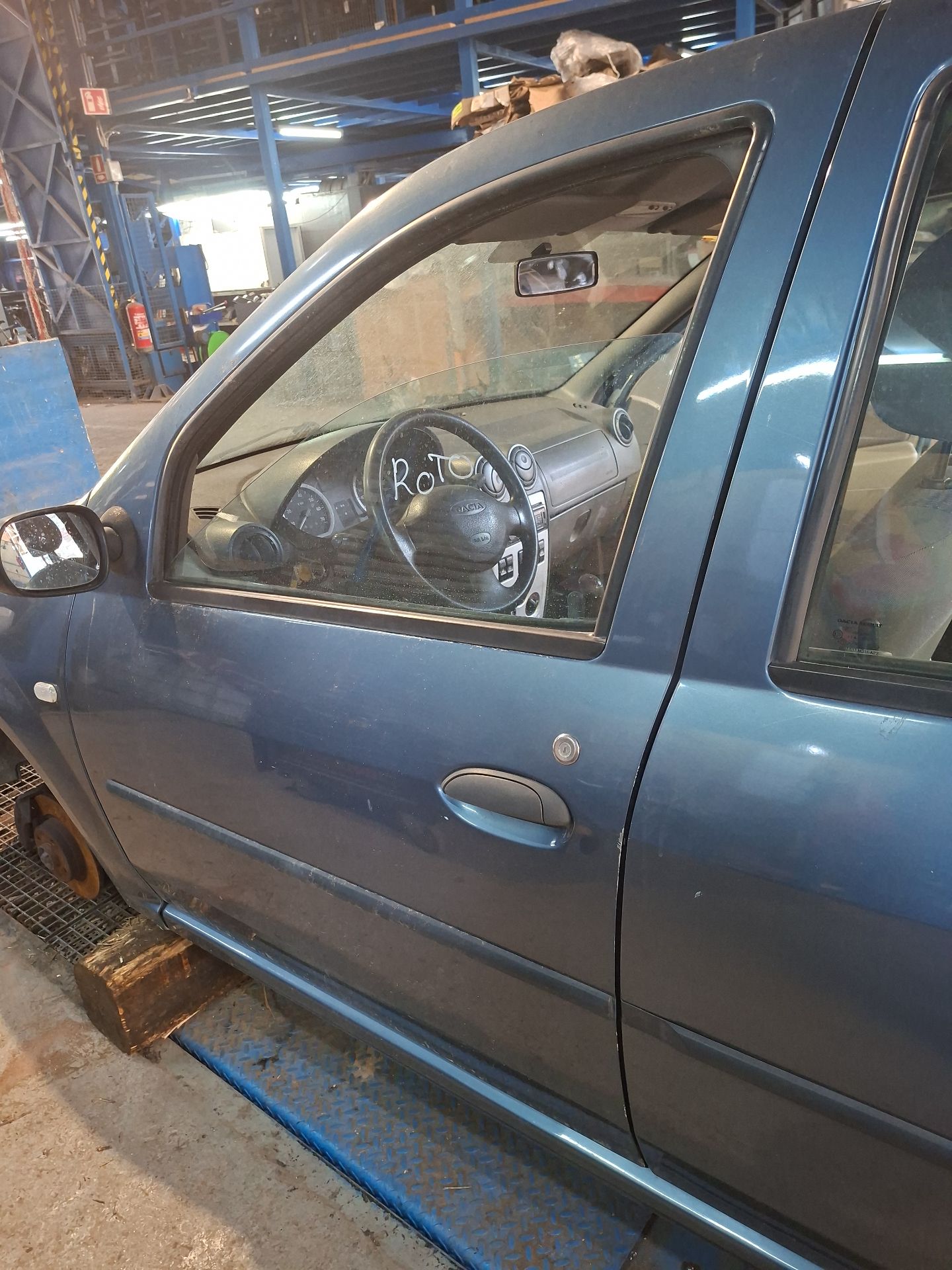 PUERTA DELANTERA IZQUIERDA DACIA LOGAN 