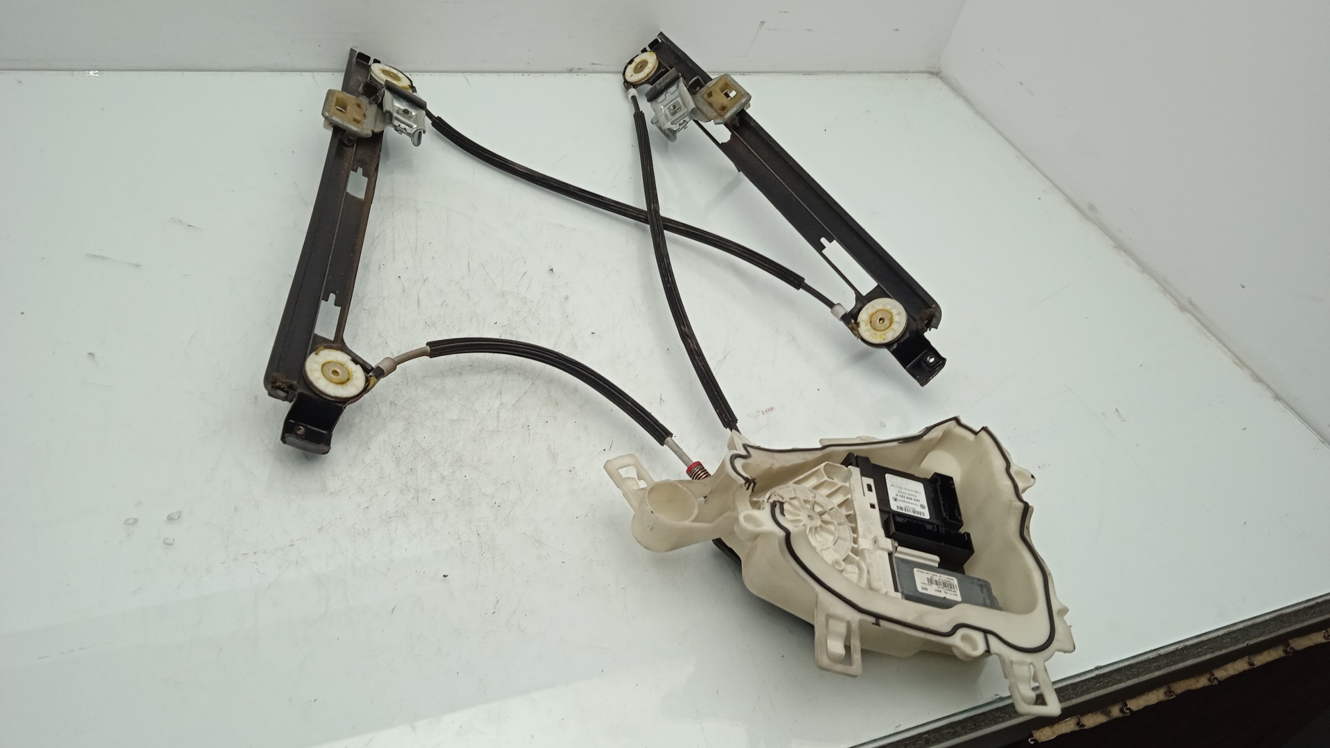 ELEVALUNAS DELANTERO IZQUIERDO SEAT TOLEDO BKD
