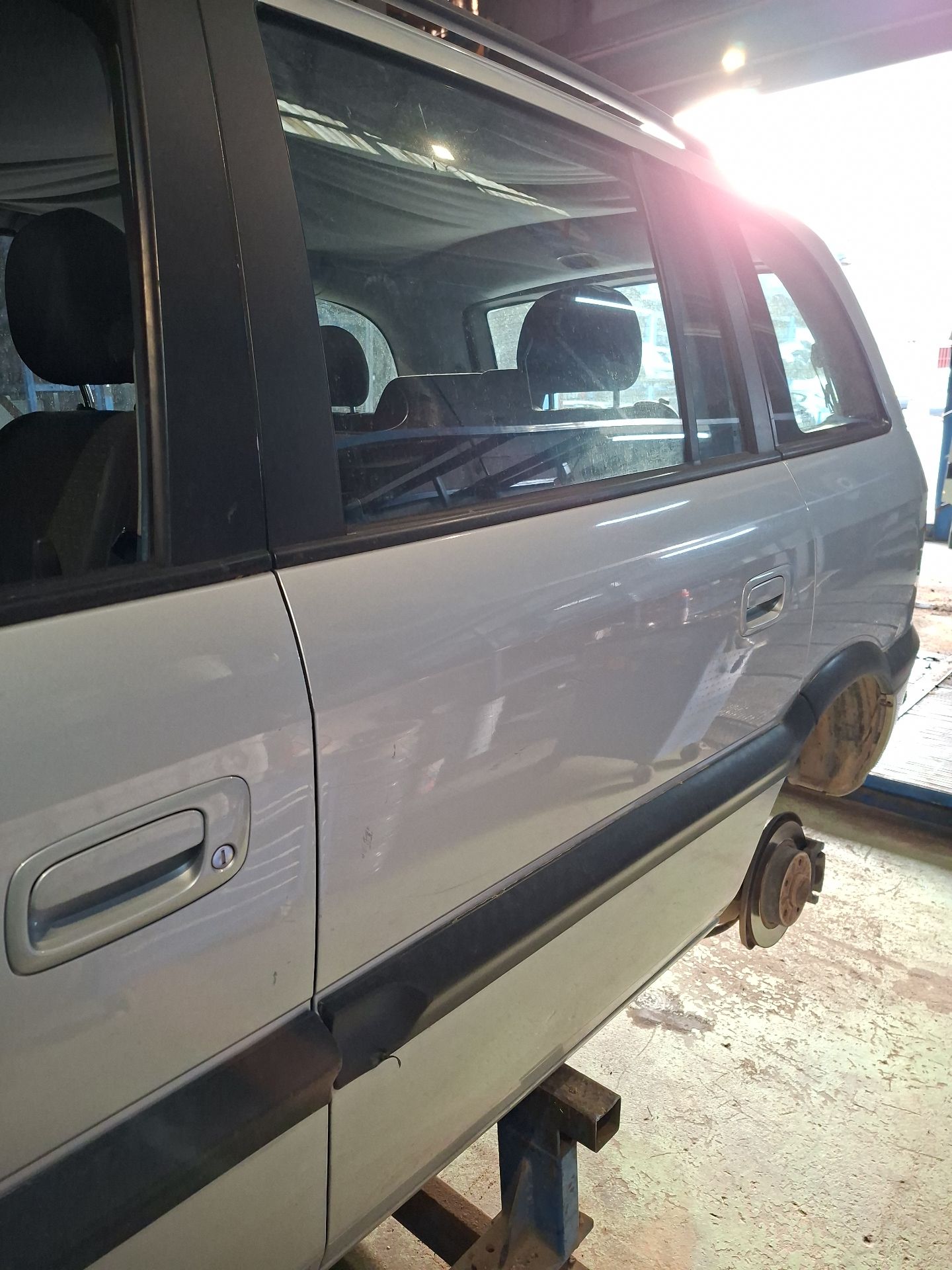 PUERTA TRASERA IZQUIERDA OPEL ZAFIRA 