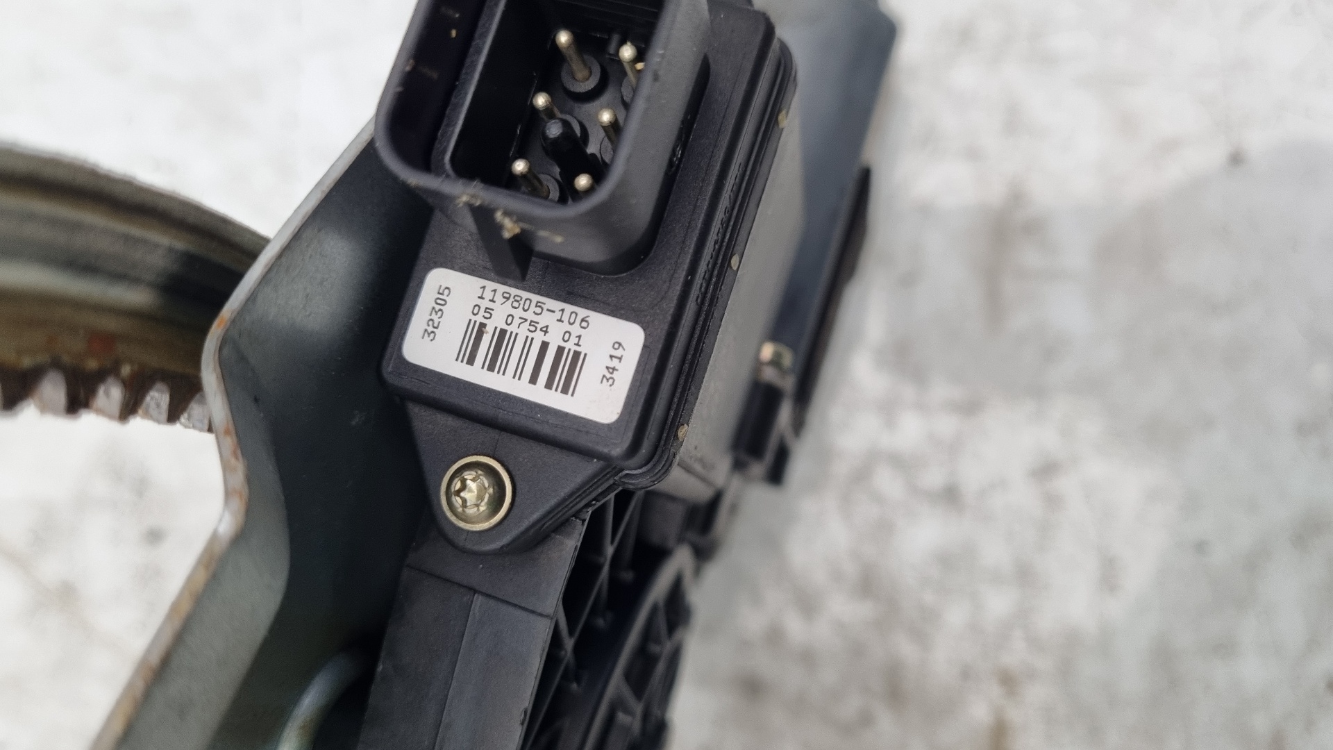 ELEVALUNAS DELANTERO DERECHO OPEL OMEGA X25DT