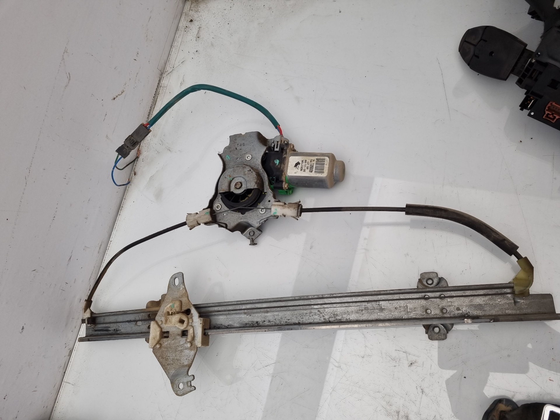 ELEVALUNAS DELANTERO IZQUIERDO NISSAN ALMERA YD22