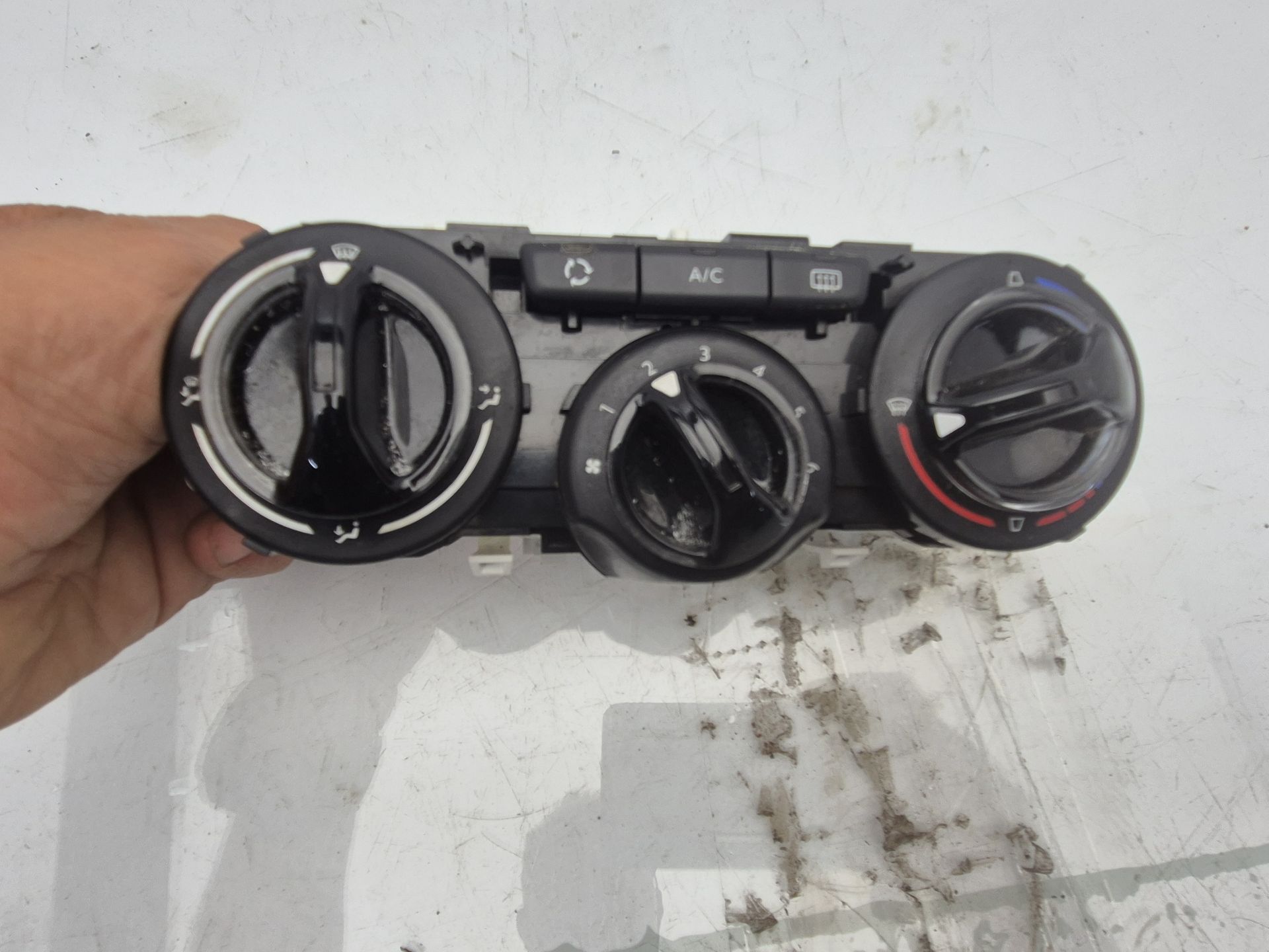 MANDO CALEFACCION / AIRE ACONDICIONADO PEUGEOT 208 