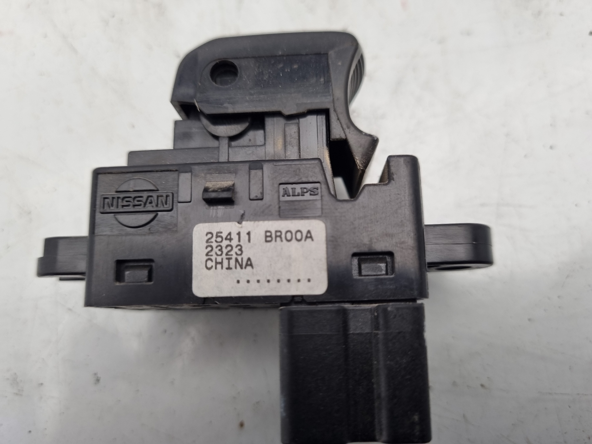 MANDO ELEVALUNAS TRASERO DERECHO NISSAN QASHQAI M9R