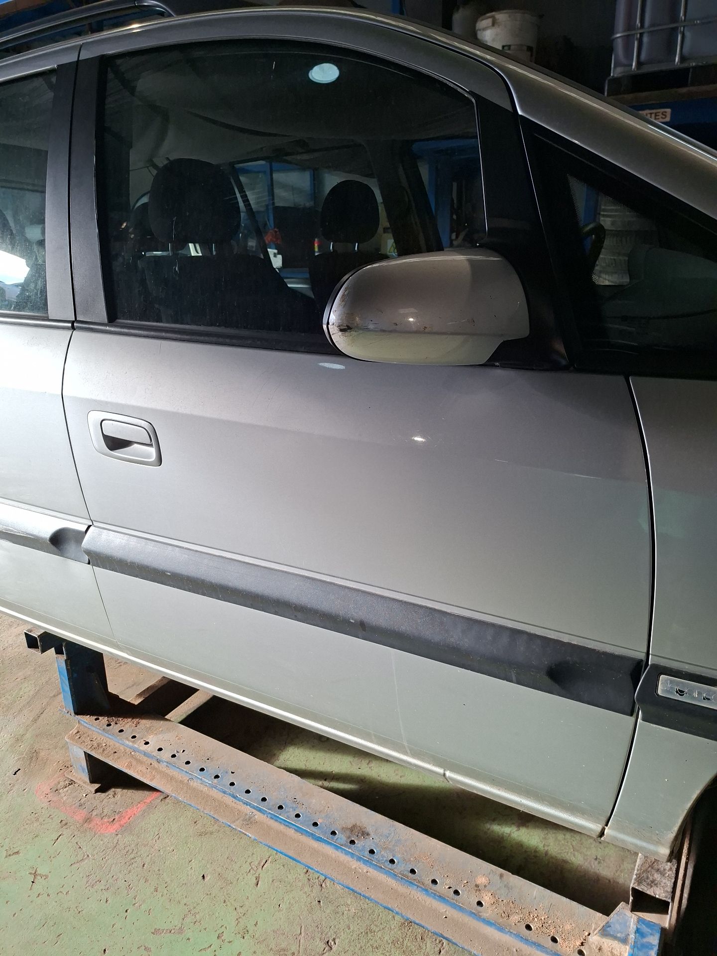 PUERTA DELANTERA DERECHA OPEL ZAFIRA 
