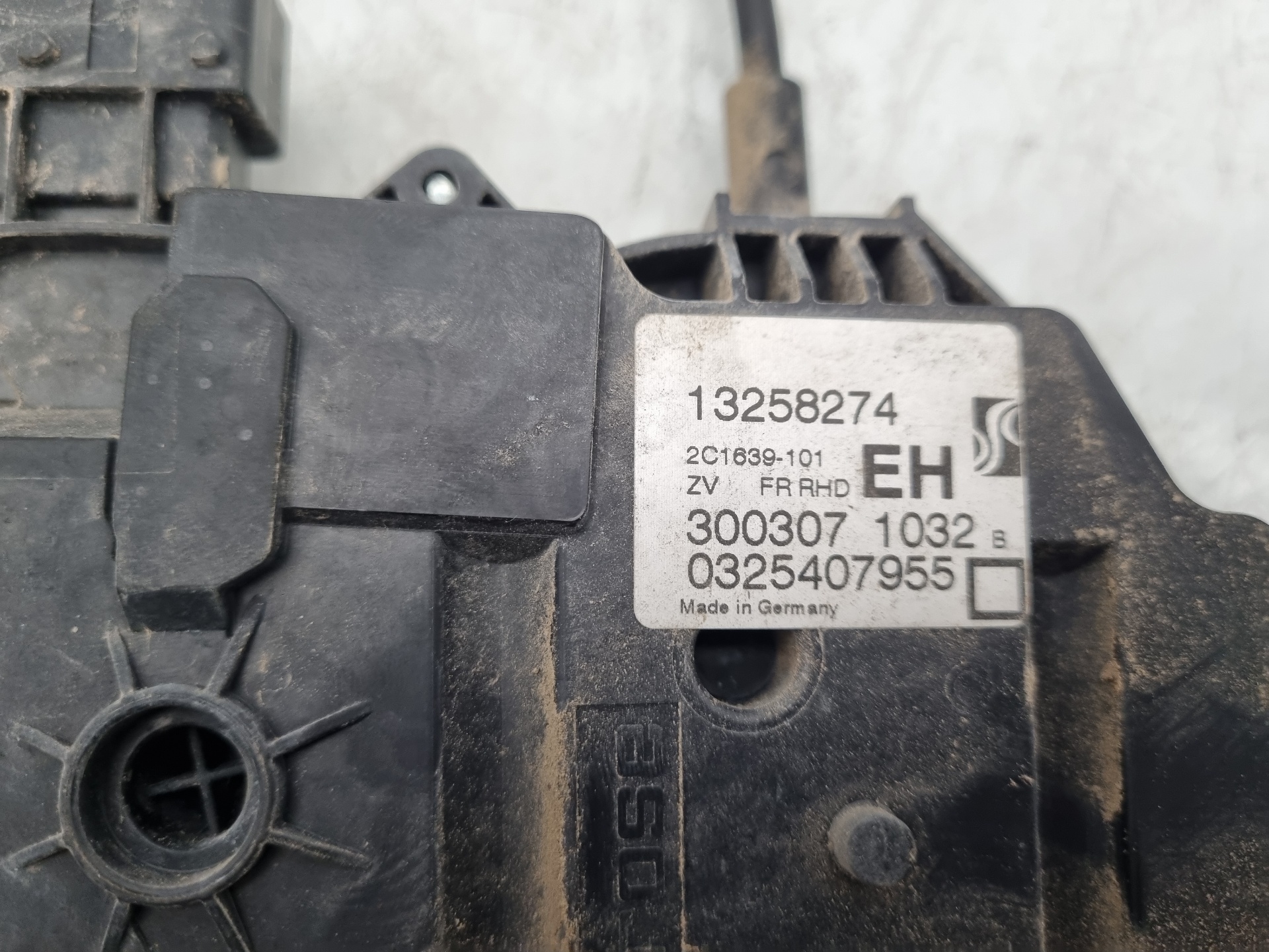 CERRADURA PUERTA DELANTERA DERECHA OPEL CORSA Z14XEP