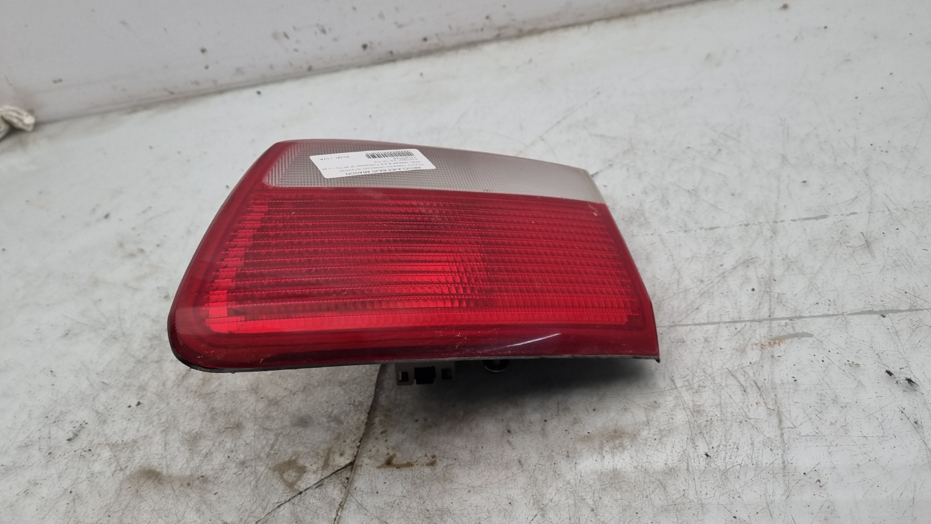 PILOTO TRASERO DERECHO INTERIOR OPEL OMEGA X25DT