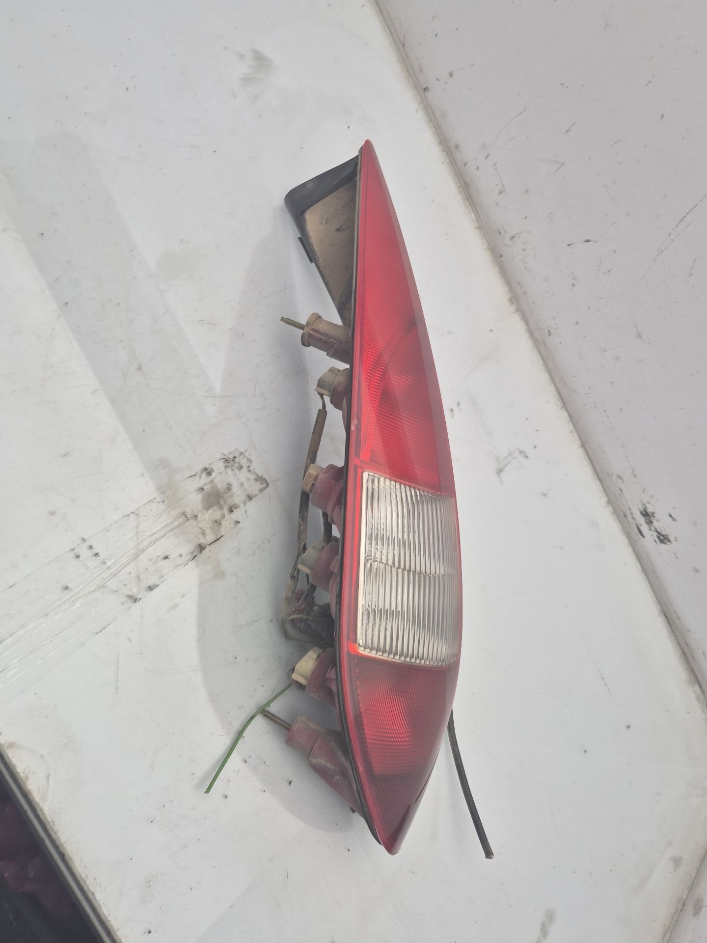 PILOTO TRASERO IZQUIERDO FORD MONDEO 