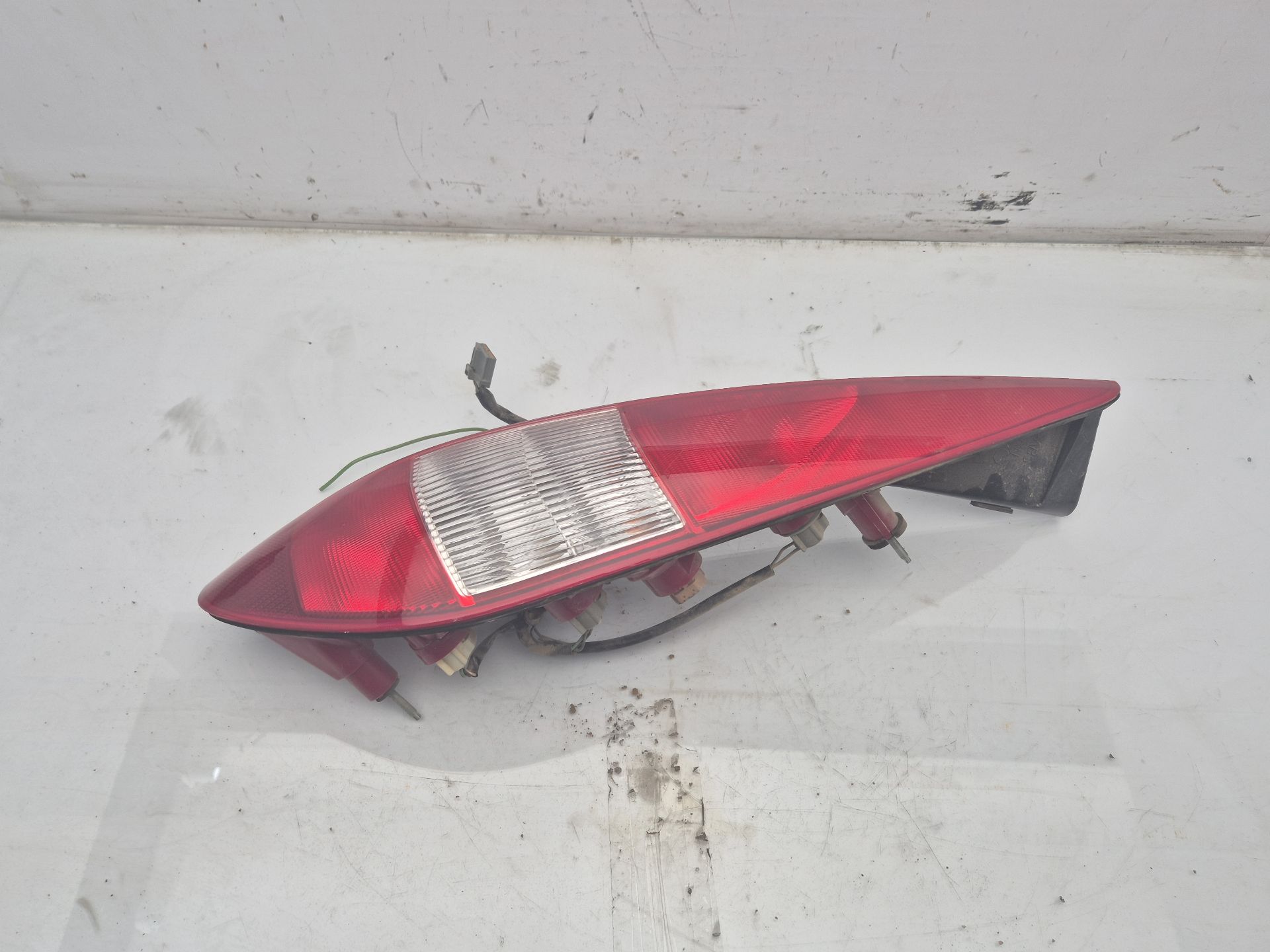 PILOTO TRASERO IZQUIERDO FORD MONDEO 