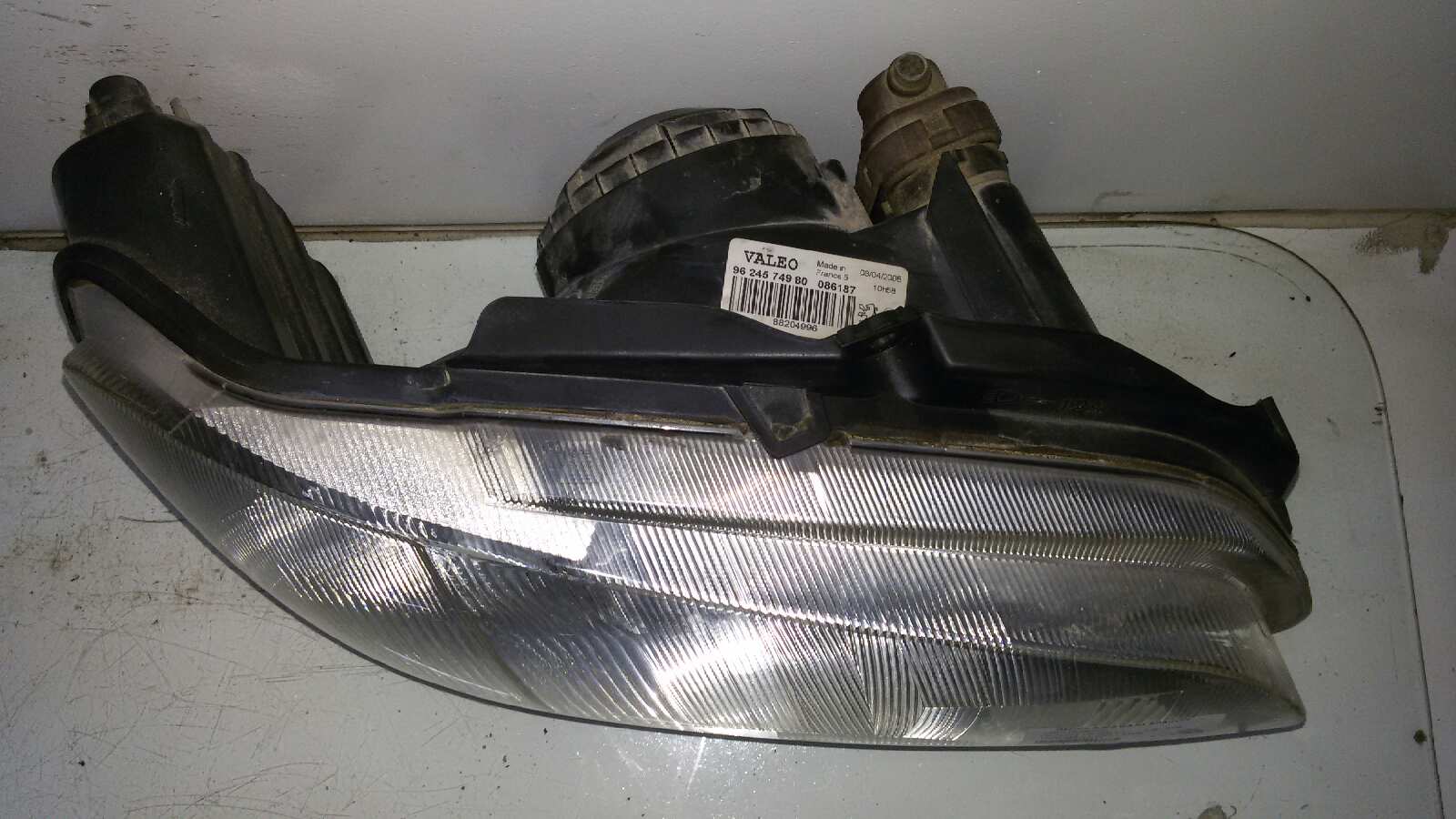 FARO DERECHO PEUGEOT 106 HDZ