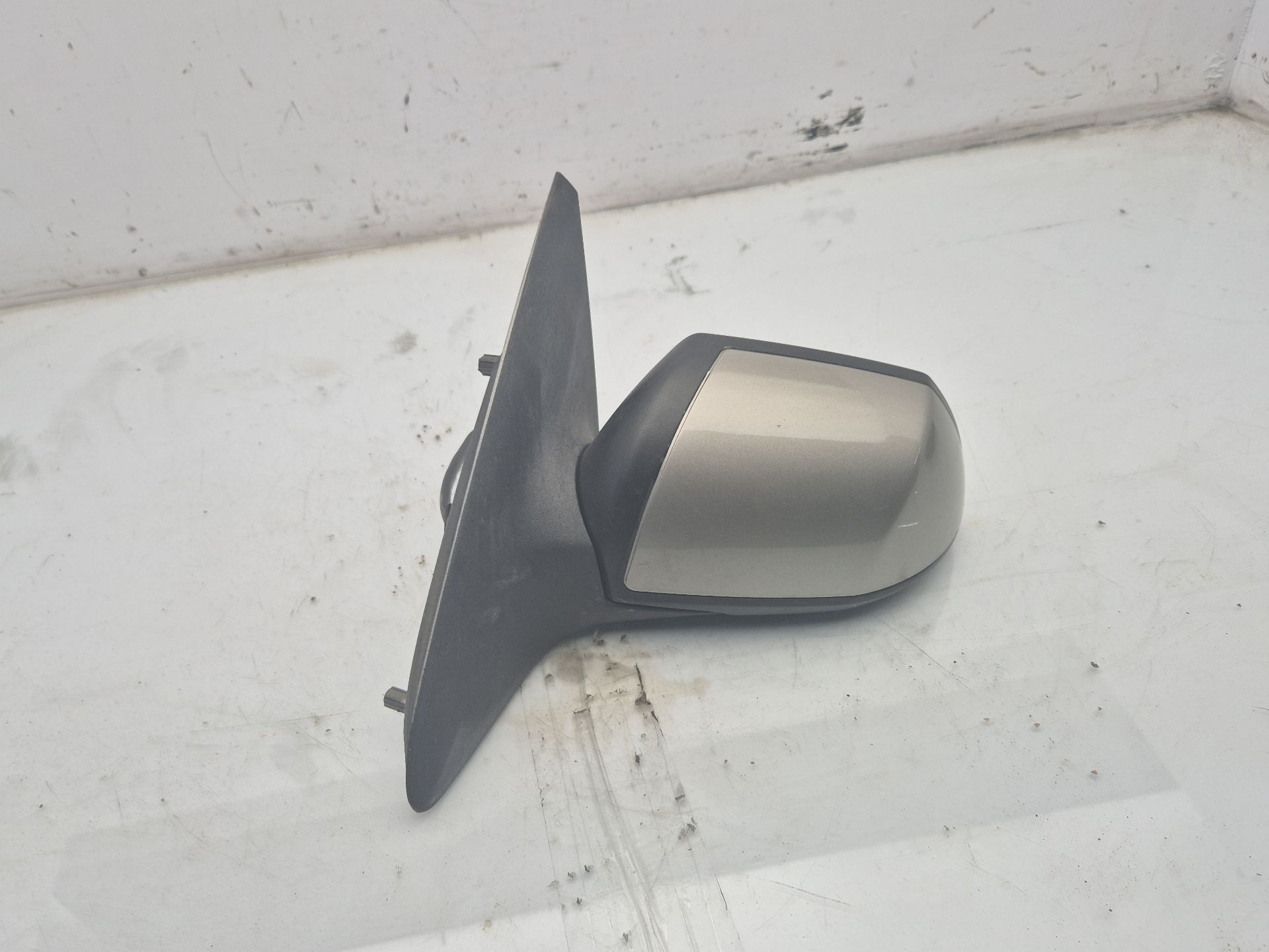 PILOTO TRASERO IZQUIERDO FORD MONDEO 