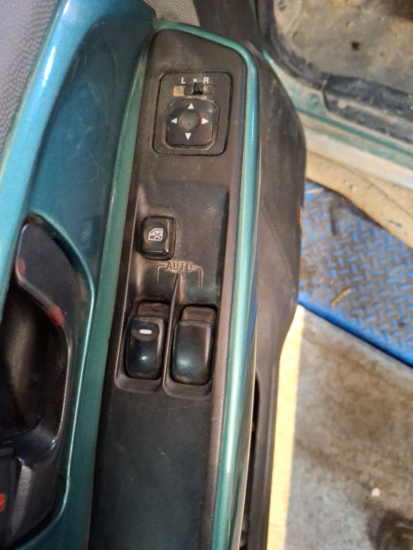 CAJA CAMBIOS MITSUBISHI MONTERO 