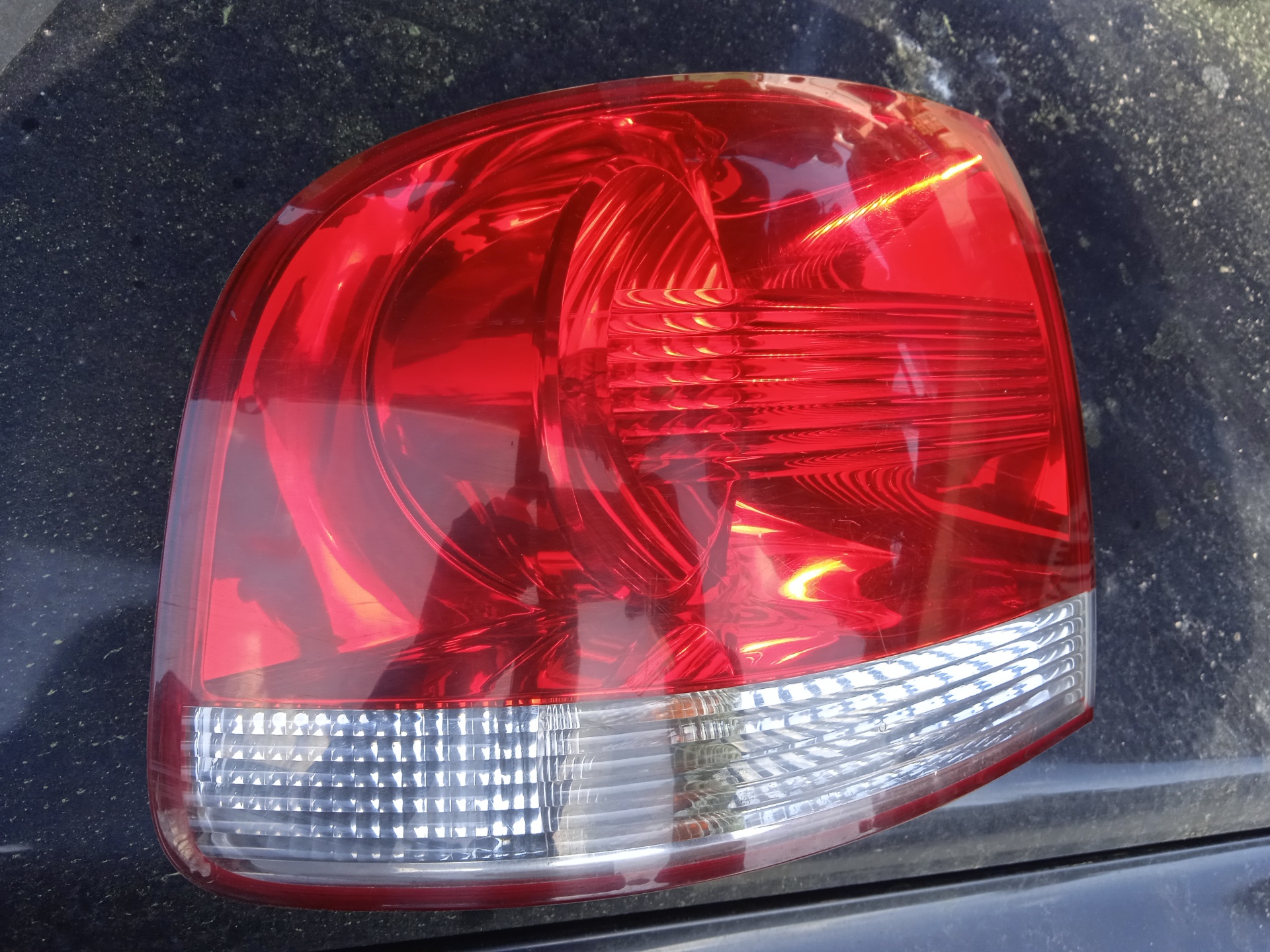 PILOTO TRASERO IZQUIERDO VOLKSWAGEN TOUAREG AYH