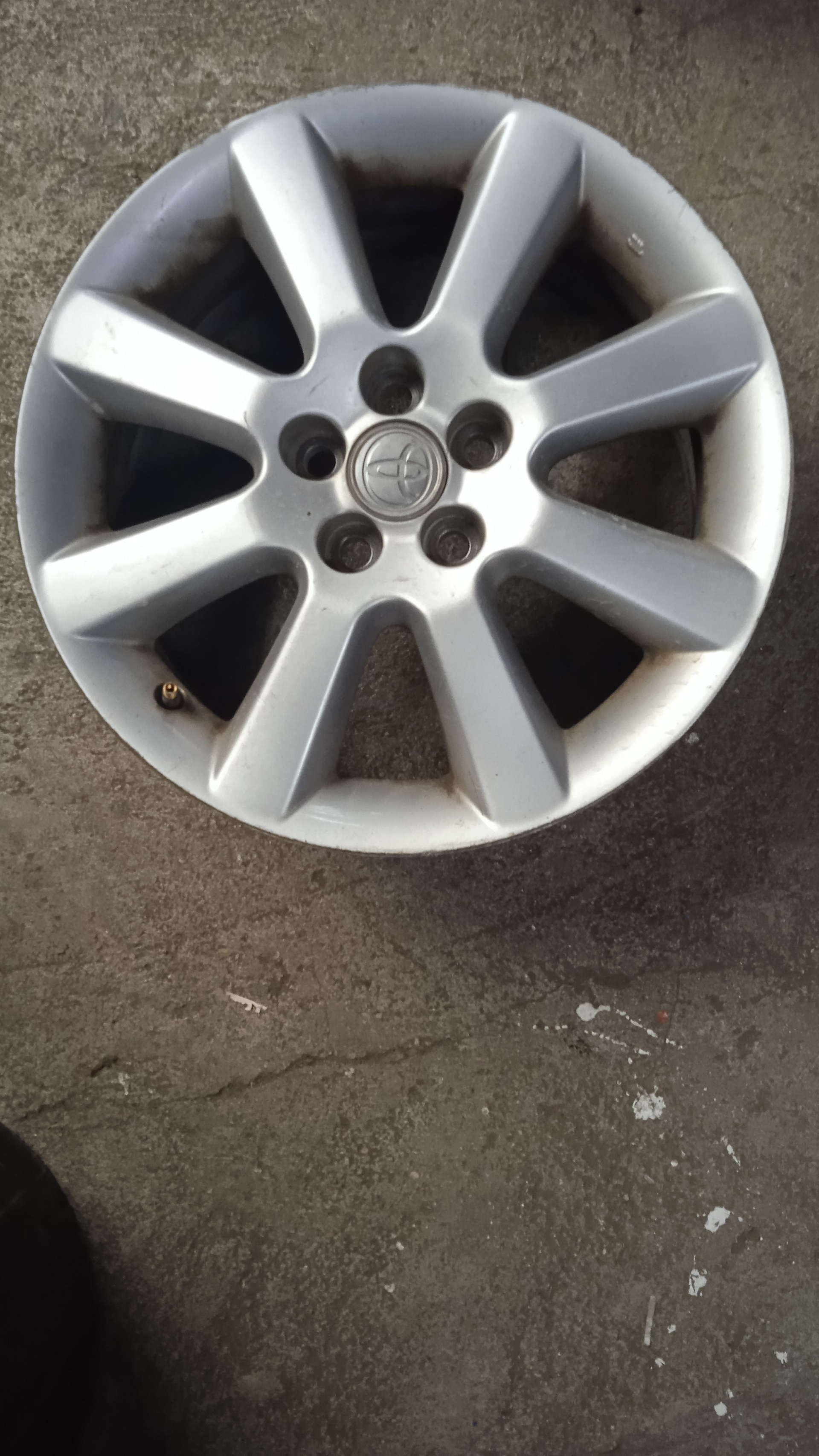 JUEGO LLANTAS TOYOTA AVENSIS 1CDFTV