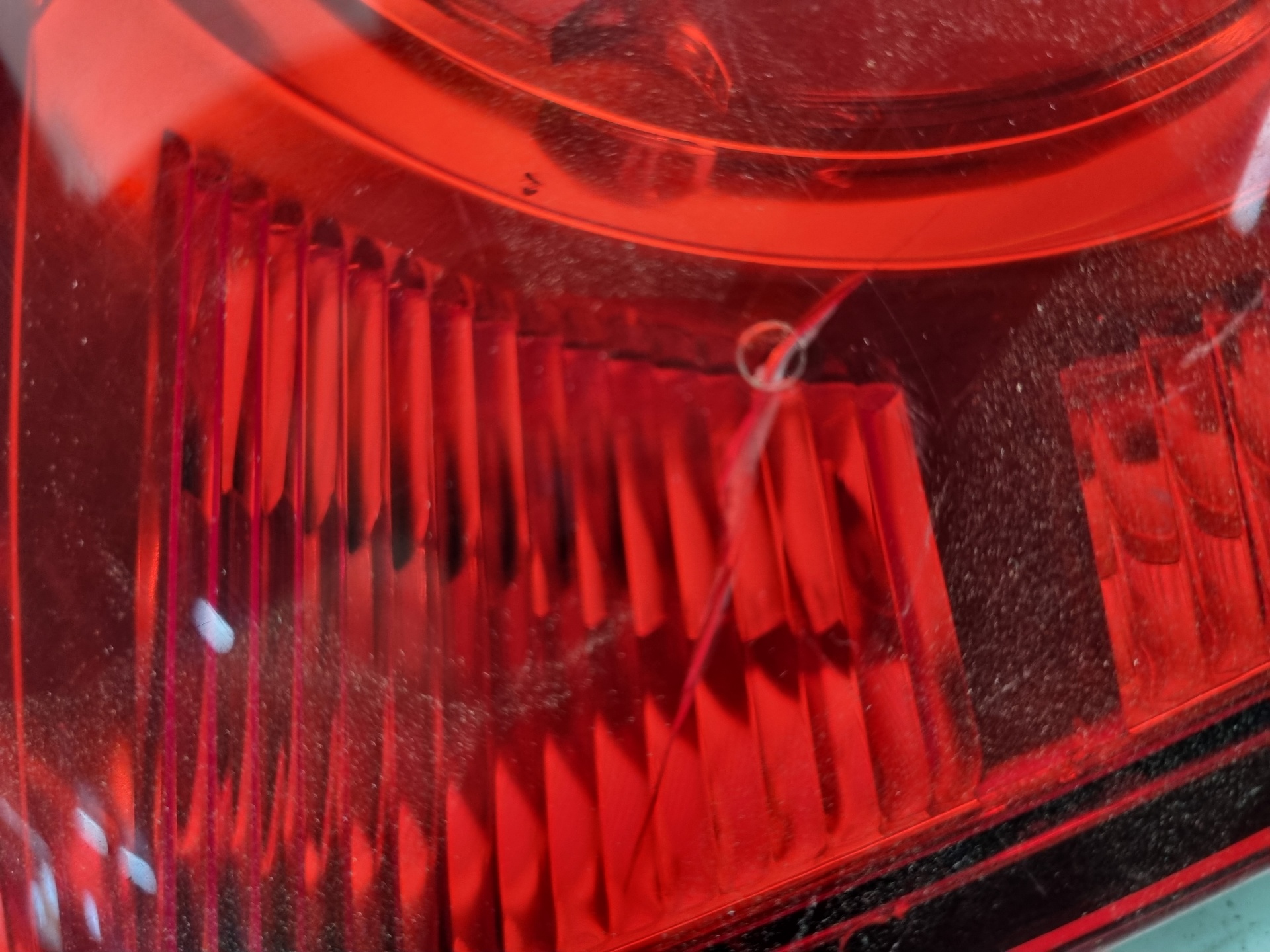 PILOTO TRASERO IZQUIERDO INTERIOR NISSAN QASHQAI M9R