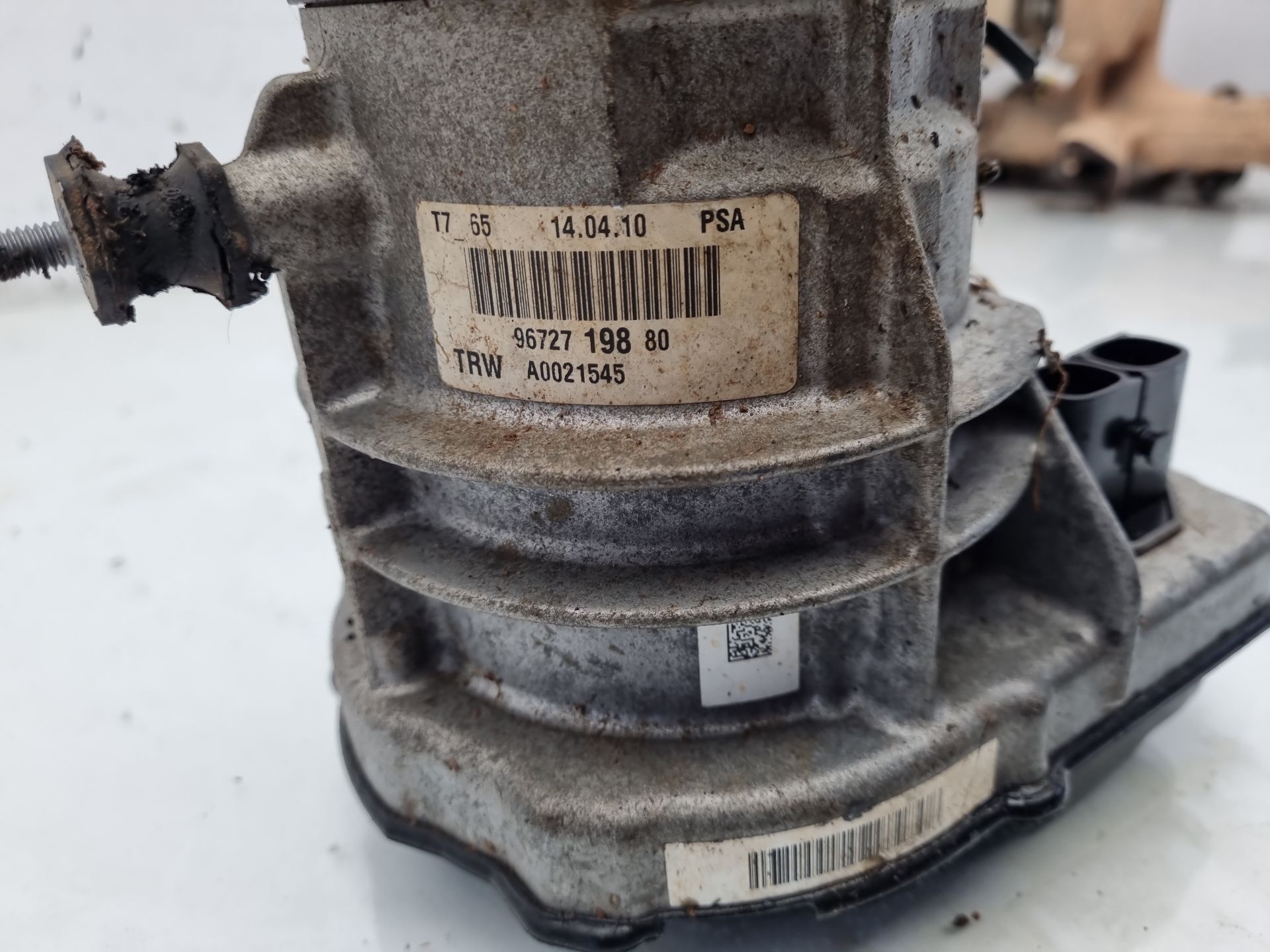 BOMBA DIRECCION PEUGEOT PARTNER 9HZ