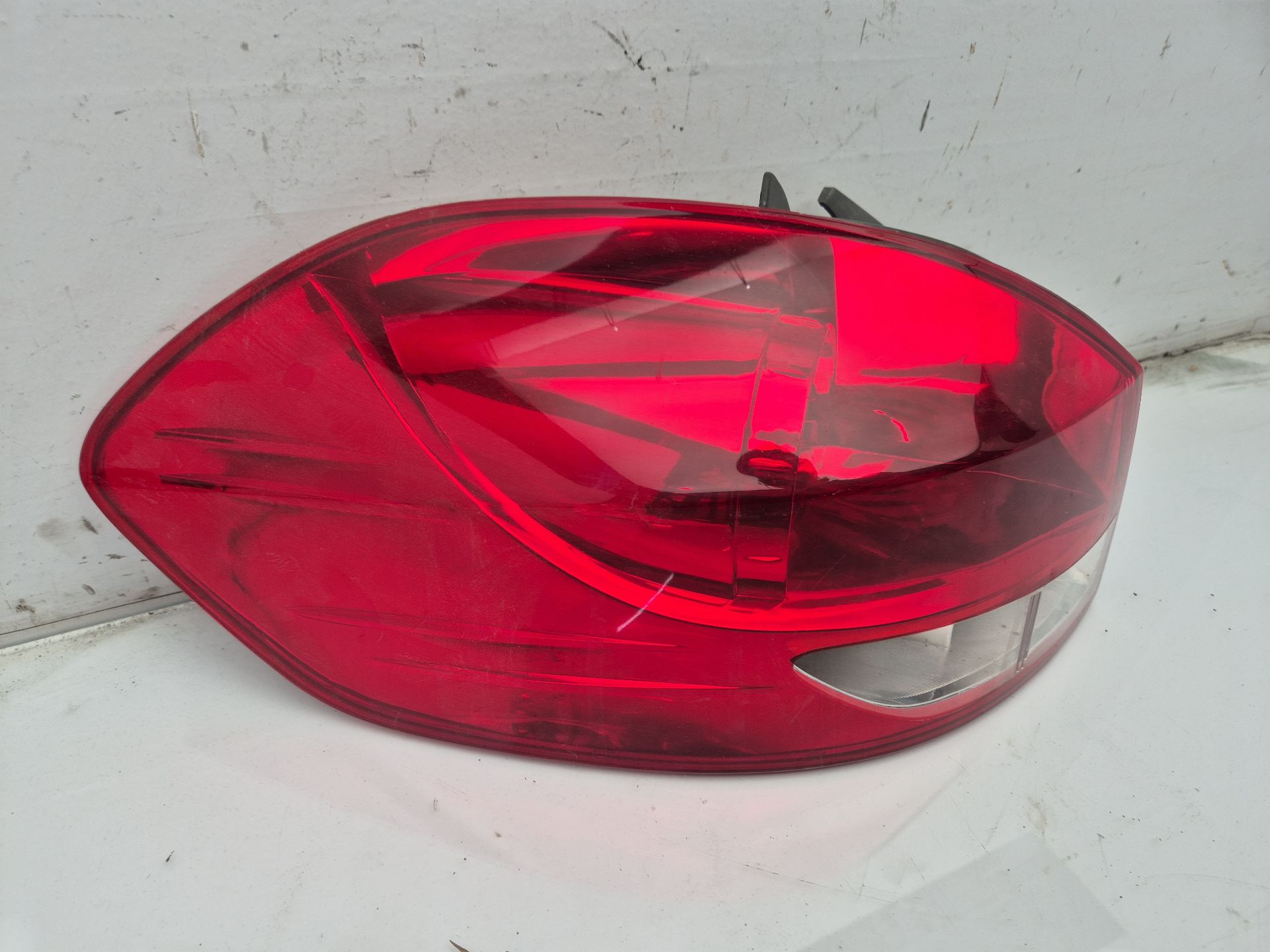 PILOTO TRASERO IZQUIERDO RENAULT CLIO GRANDTOUR 