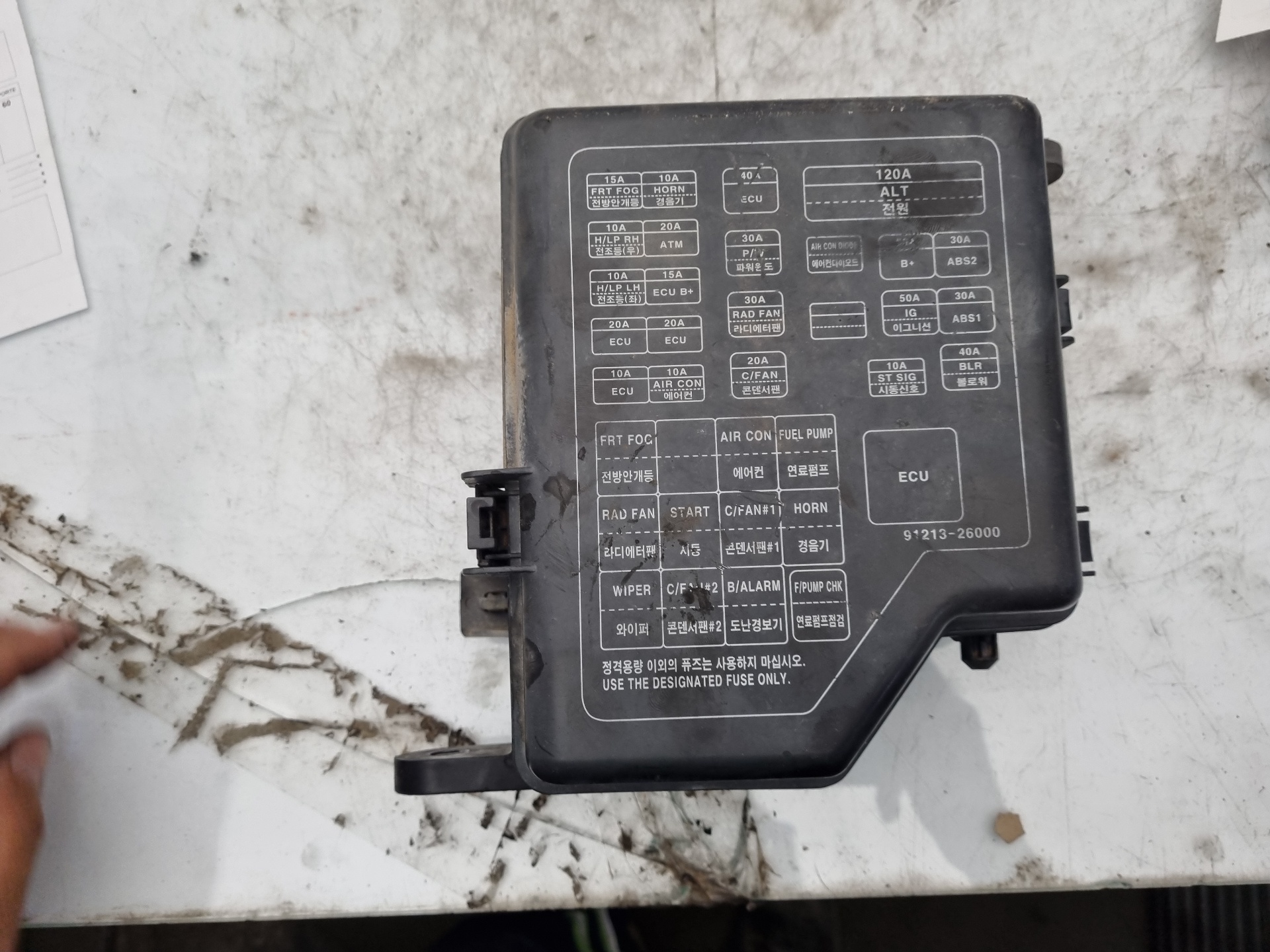 CAJA RELES / FUSIBLES HYUNDAI SANTA D4EA