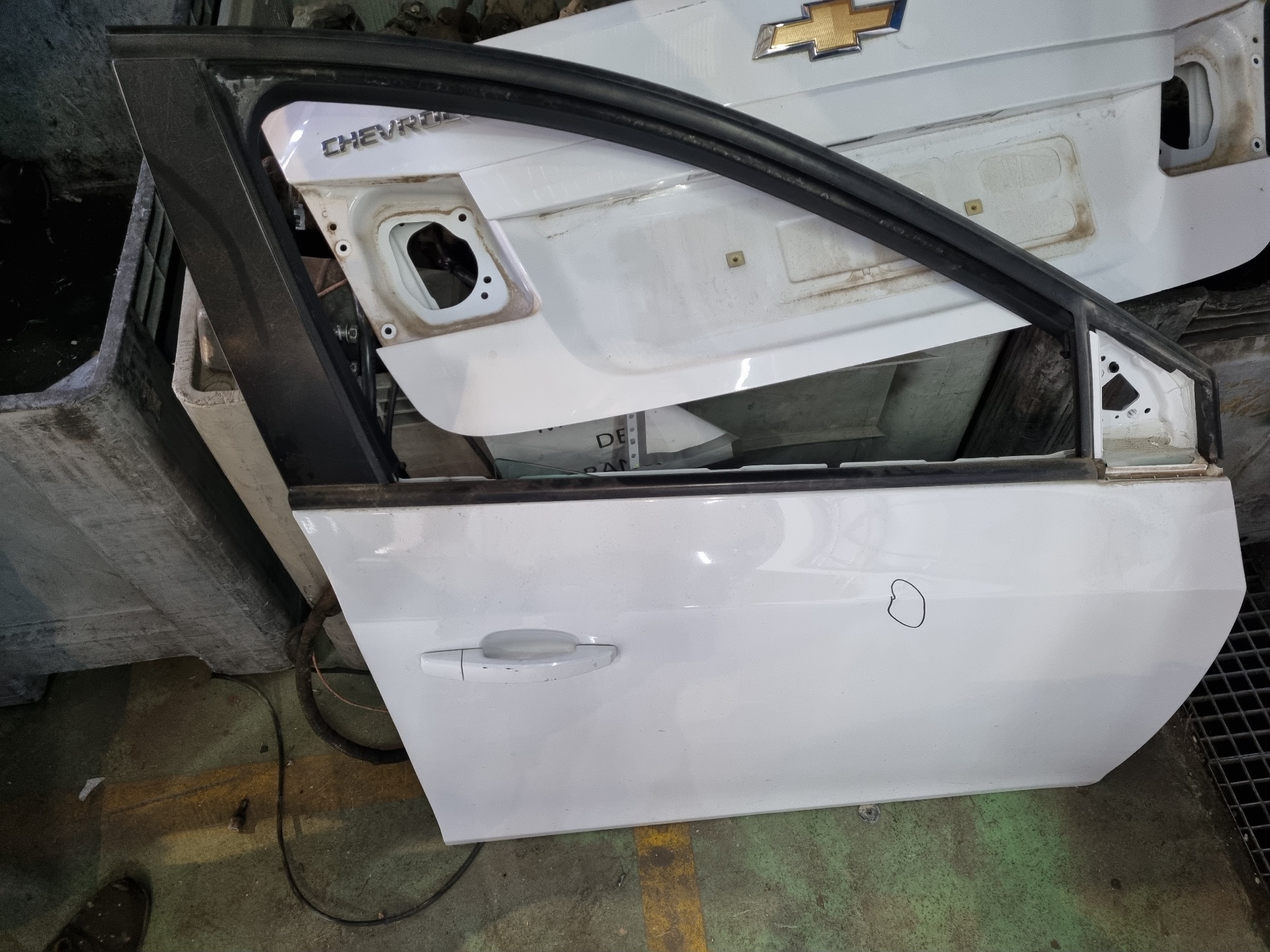 PUERTA DELANTERA DERECHA CHEVROLET CRUZE Z20D1
