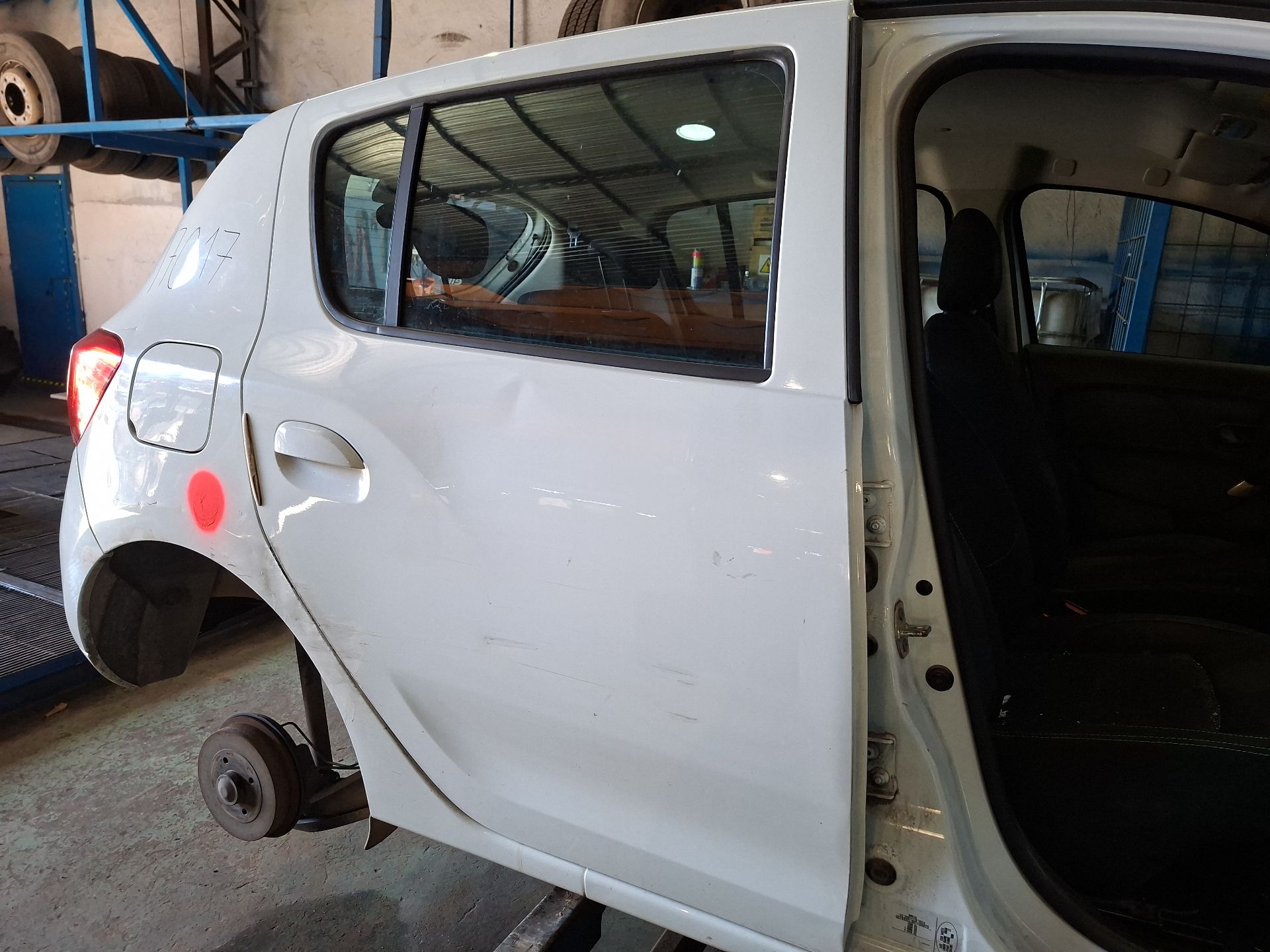PUERTA TRASERA DERECHA DACIA SANDERO 