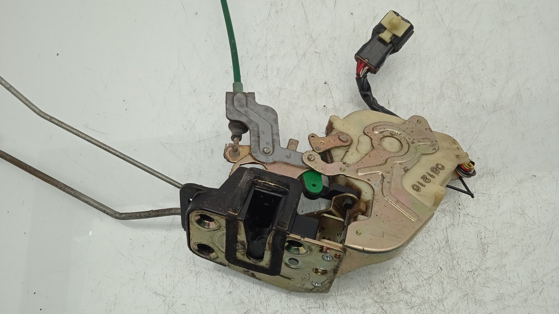 CERRADURA PUERTA DELANTERA IZQUIERDA KIA SORENTO D4CB