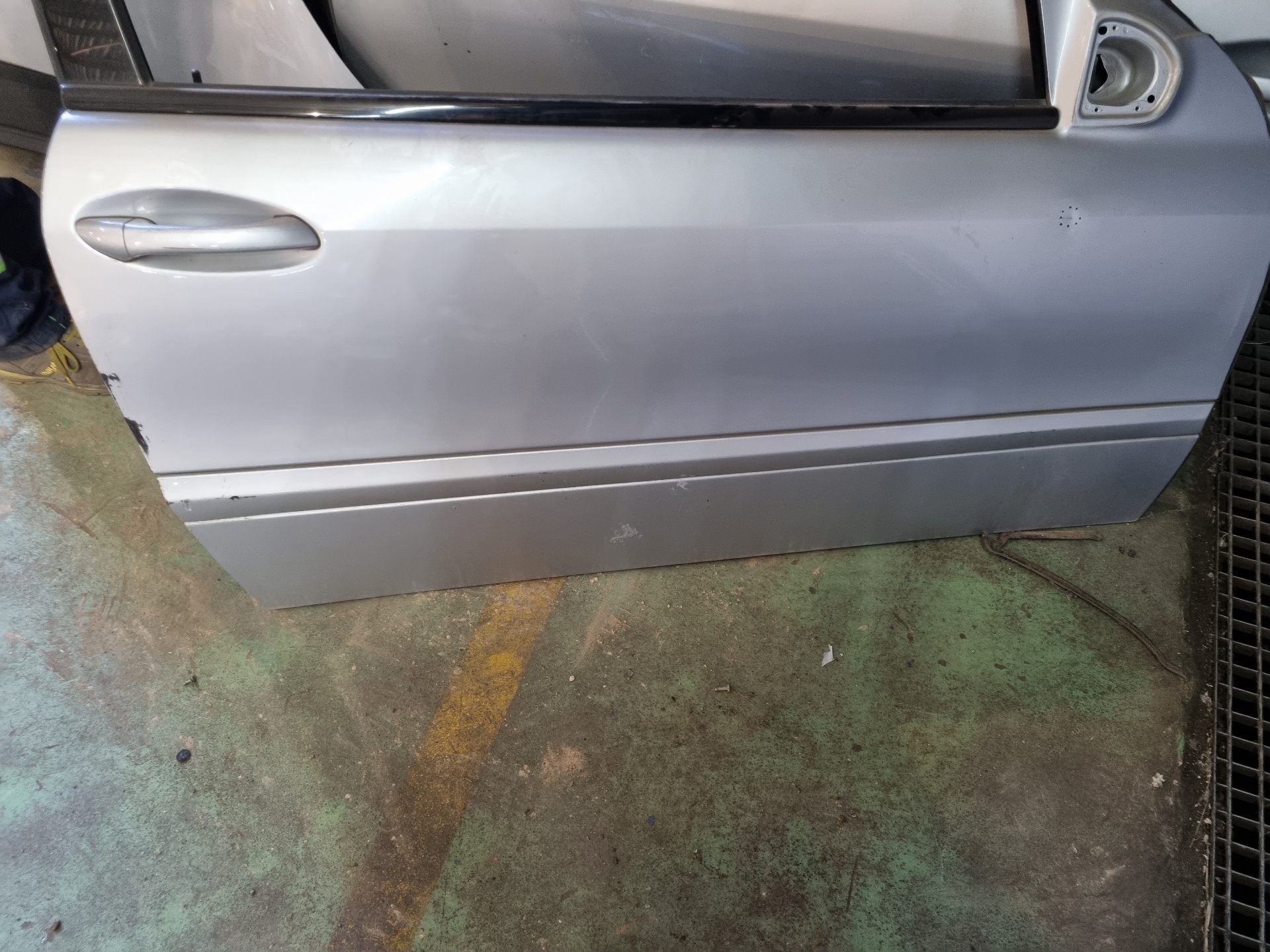 PUERTA DELANTERA DERECHA MERCEDES-BENZ CLASE C G111955