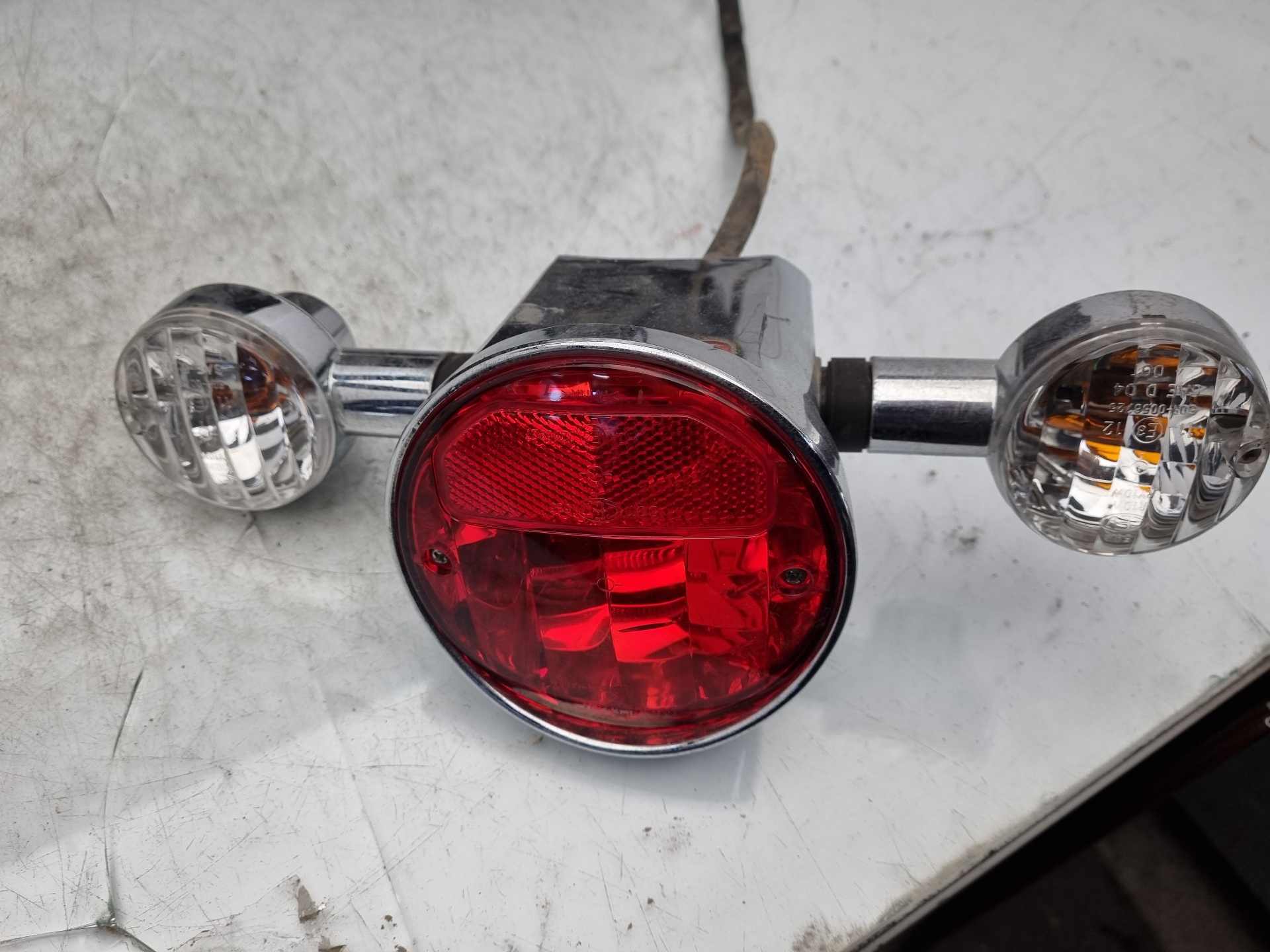 PILOTO TRASERO CENTRAL APRILIA SCARABEO M285M