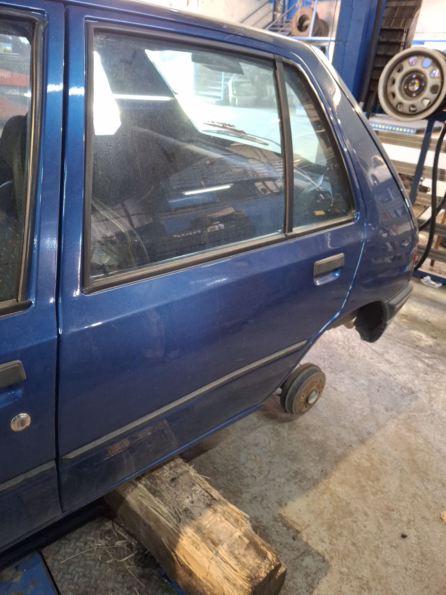 PUERTA TRASERA IZQUIERDA PEUGEOT 205 