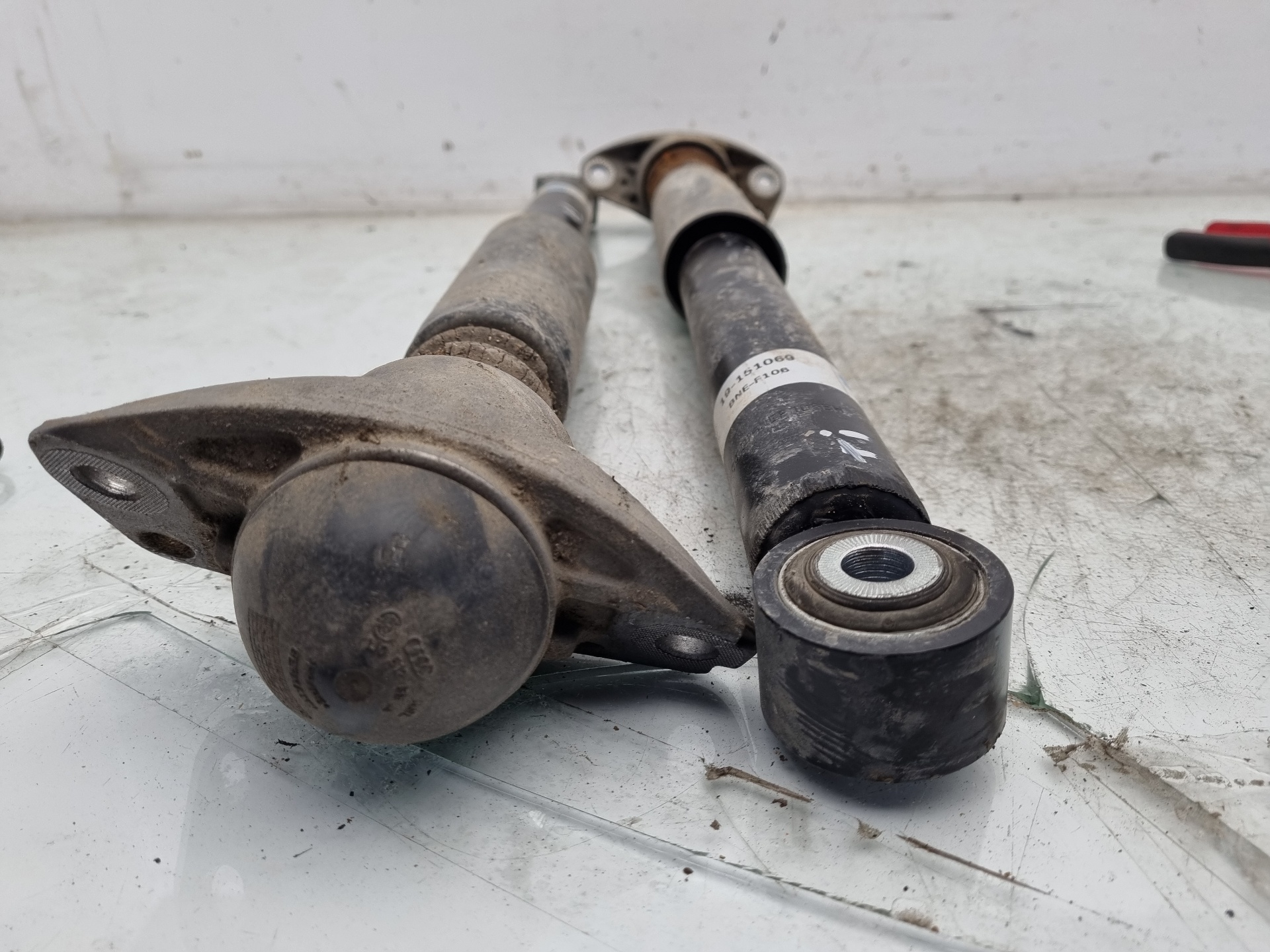 JUEGO AMORTIGUADORES TRASERO VOLKSWAGEN PASSAT CAY