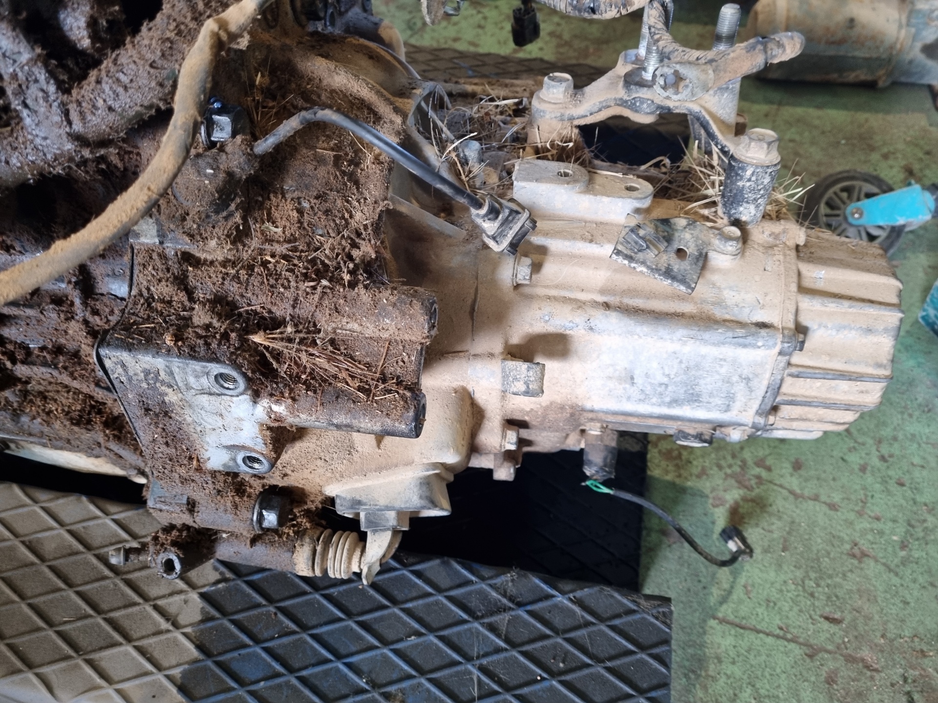 CAJA CAMBIOS KIA CARENS TB