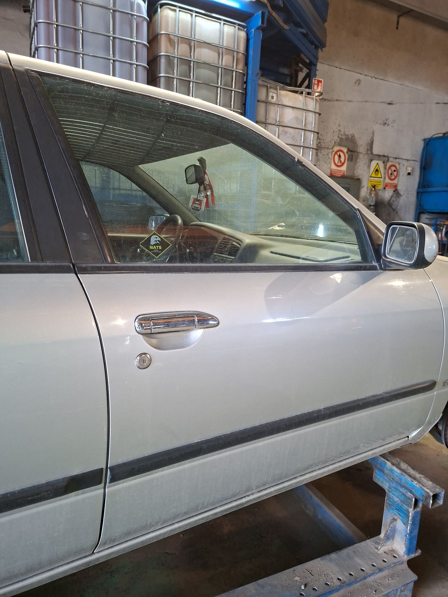 PUERTA DELANTERA DERECHA NISSAN PRIMERA 