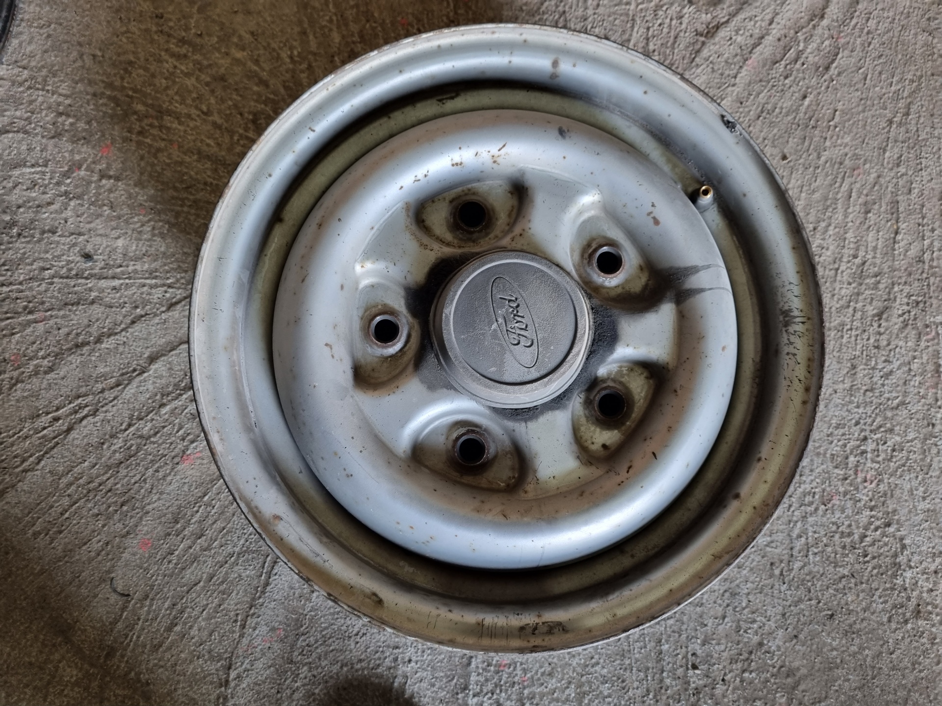 LLANTA FORD TRANSIT 4AB