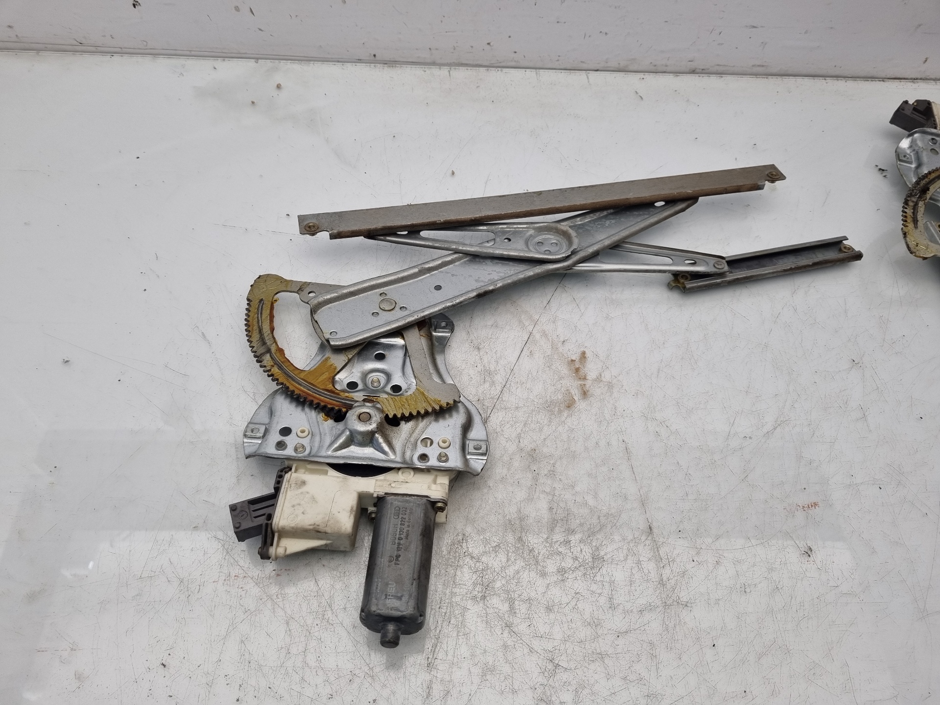 ELEVALUNAS DELANTERO DERECHO TOYOTA AVENSIS 1CDFTV