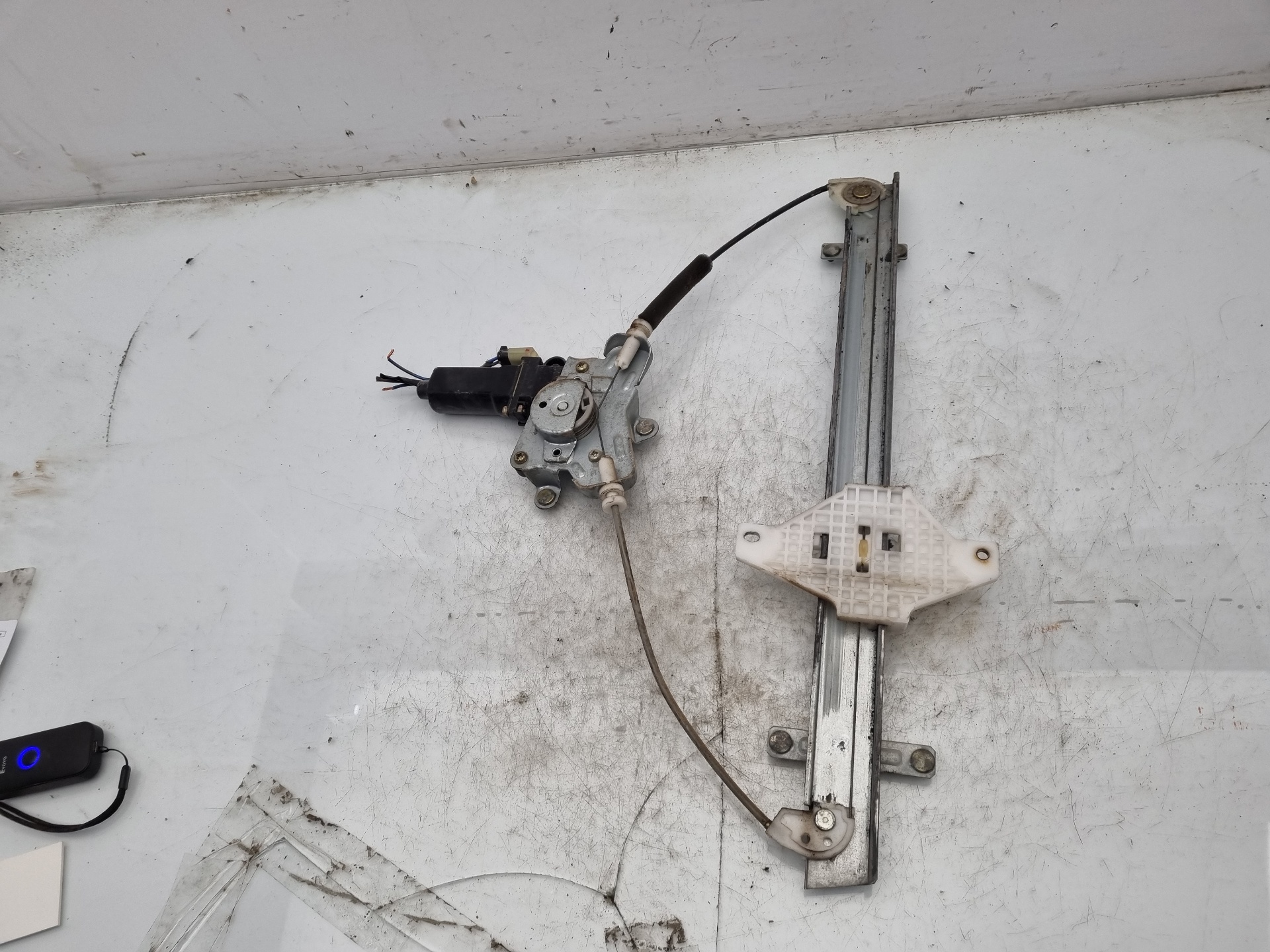 ELEVALUNAS DELANTERO IZQUIERDO HYUNDAI TERRACAN J3