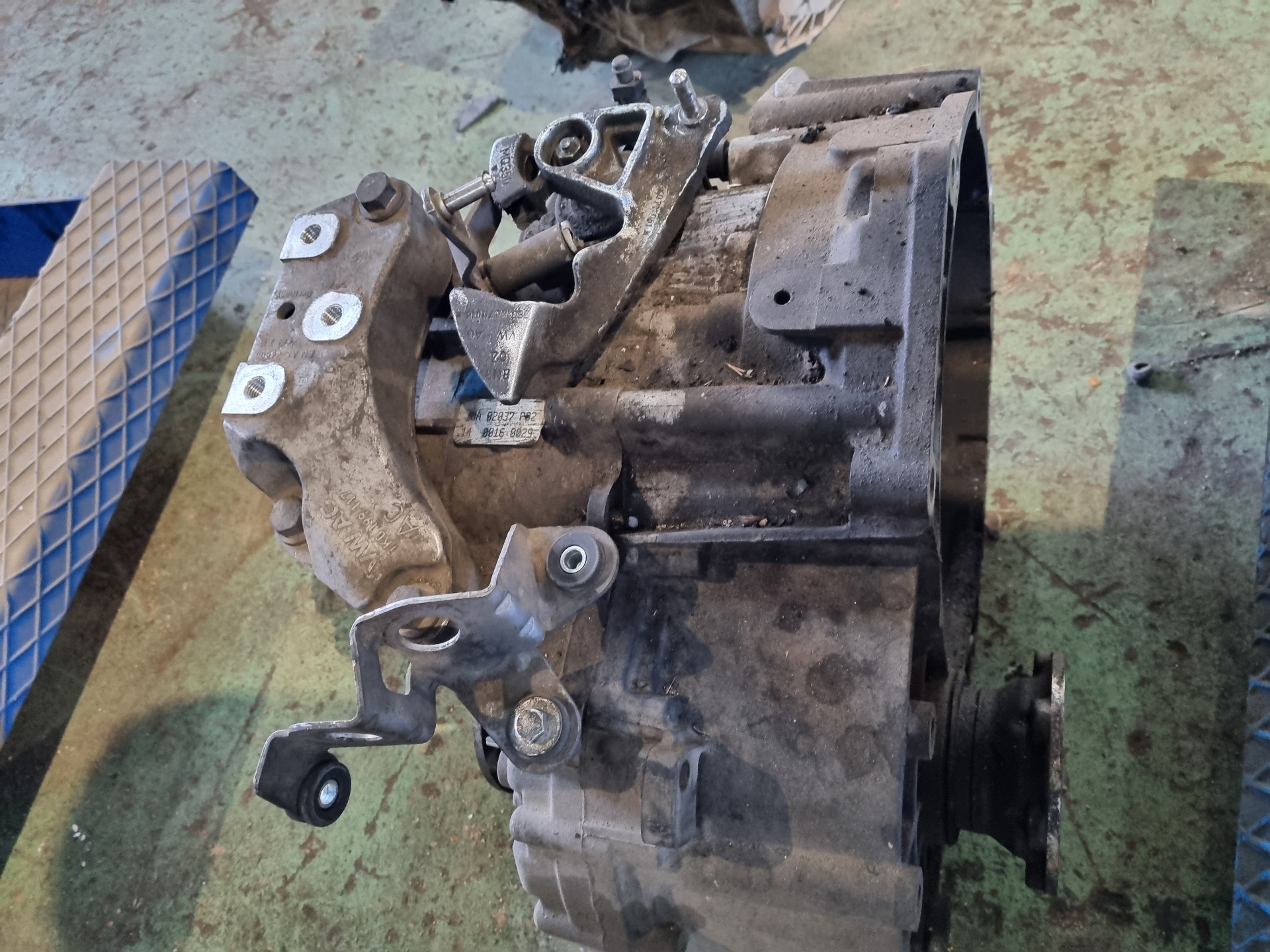 CAJA CAMBIOS AUDI A3 BMN