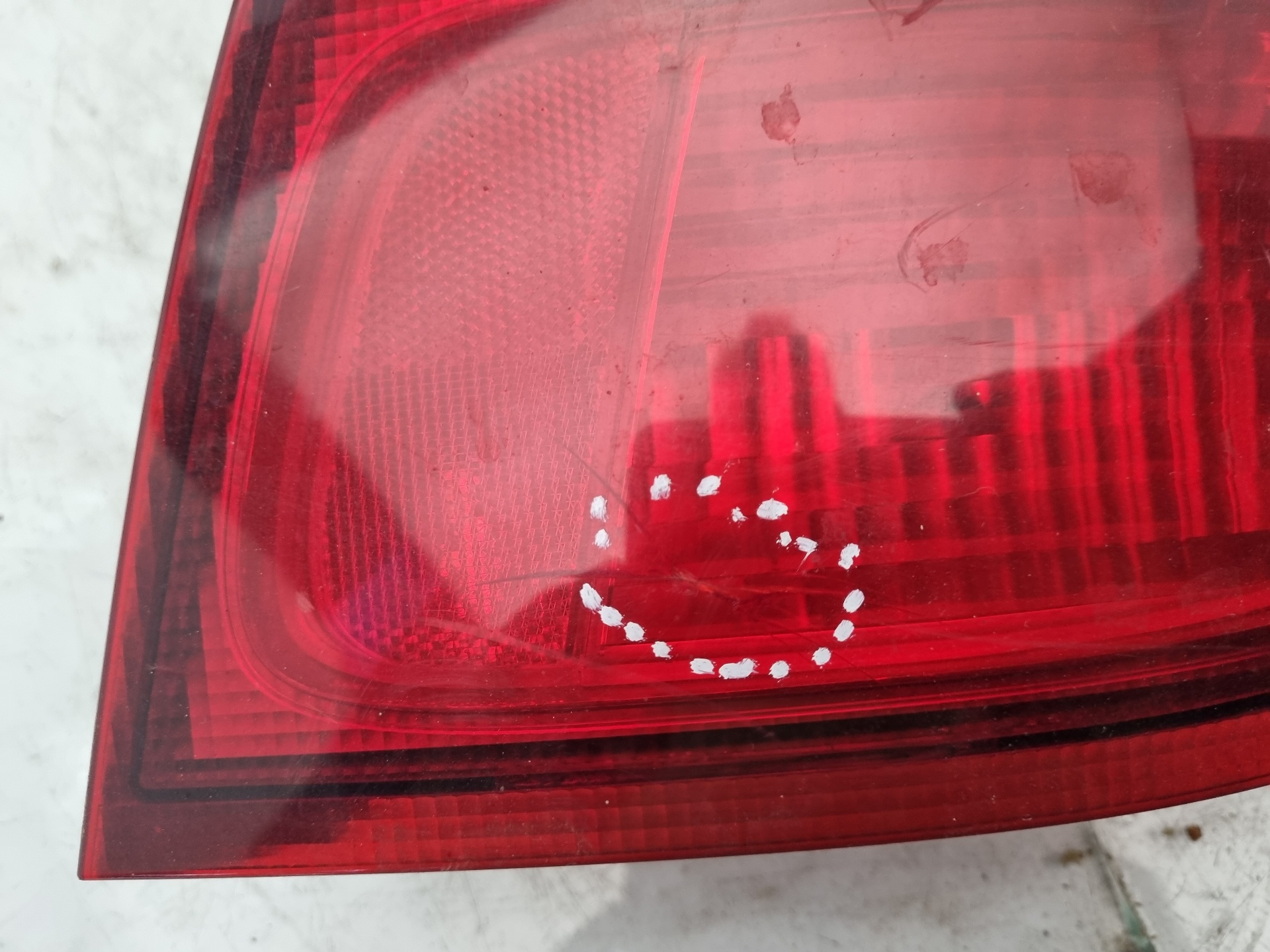 PILOTO TRASERO DERECHO NISSAN ALMERA YD22