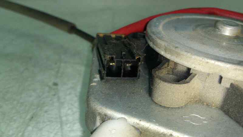 ELEVALUNAS DELANTERO DERECHO NISSAN ALMERA GA14