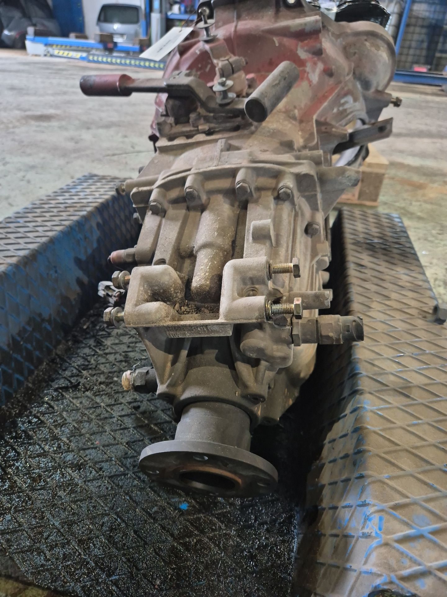 CAJA CAMBIOS NISSAN ATLEON 