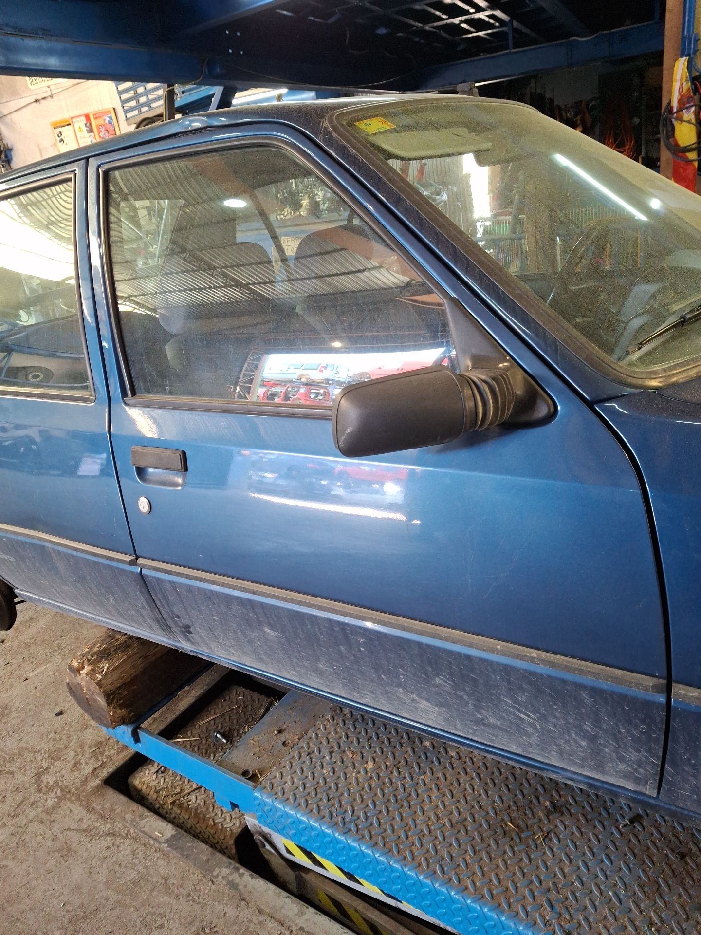 PUERTA DELANTERA DERECHA PEUGEOT 205 