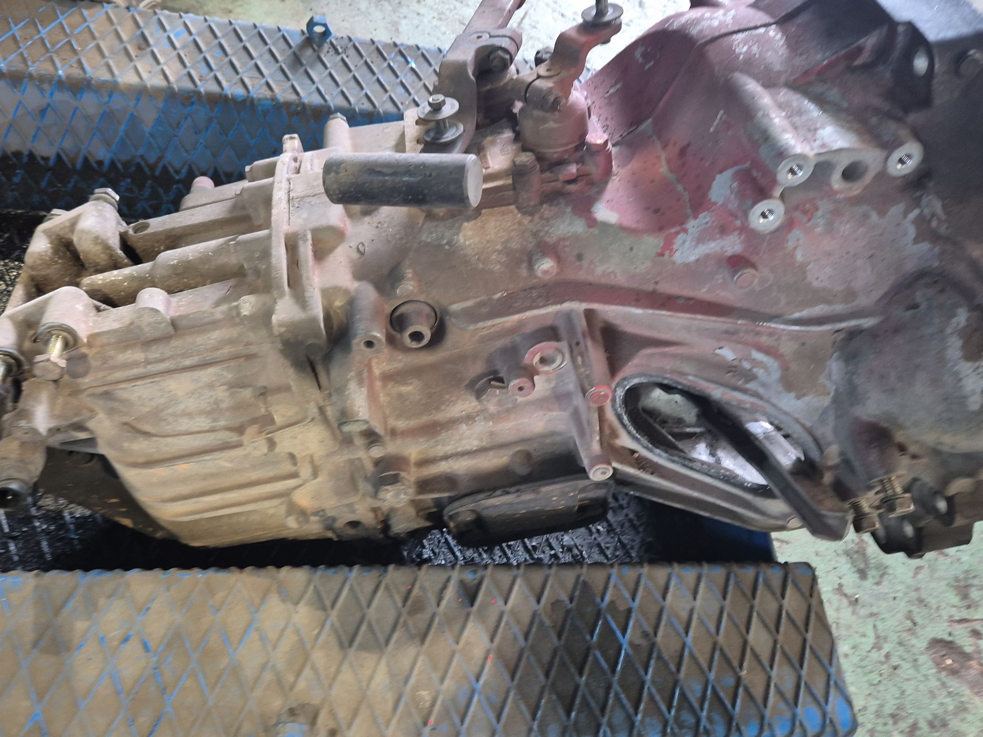 CAJA CAMBIOS NISSAN ATLEON 