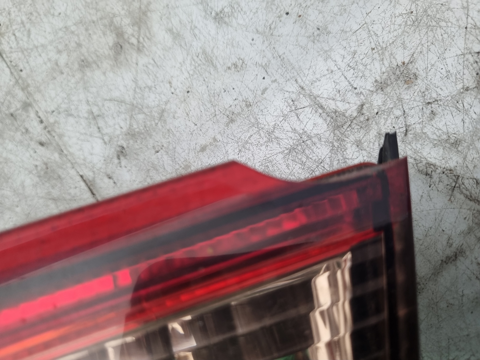 PILOTO TRASERO DERECHO INTERIOR NISSAN ALMERA YD22