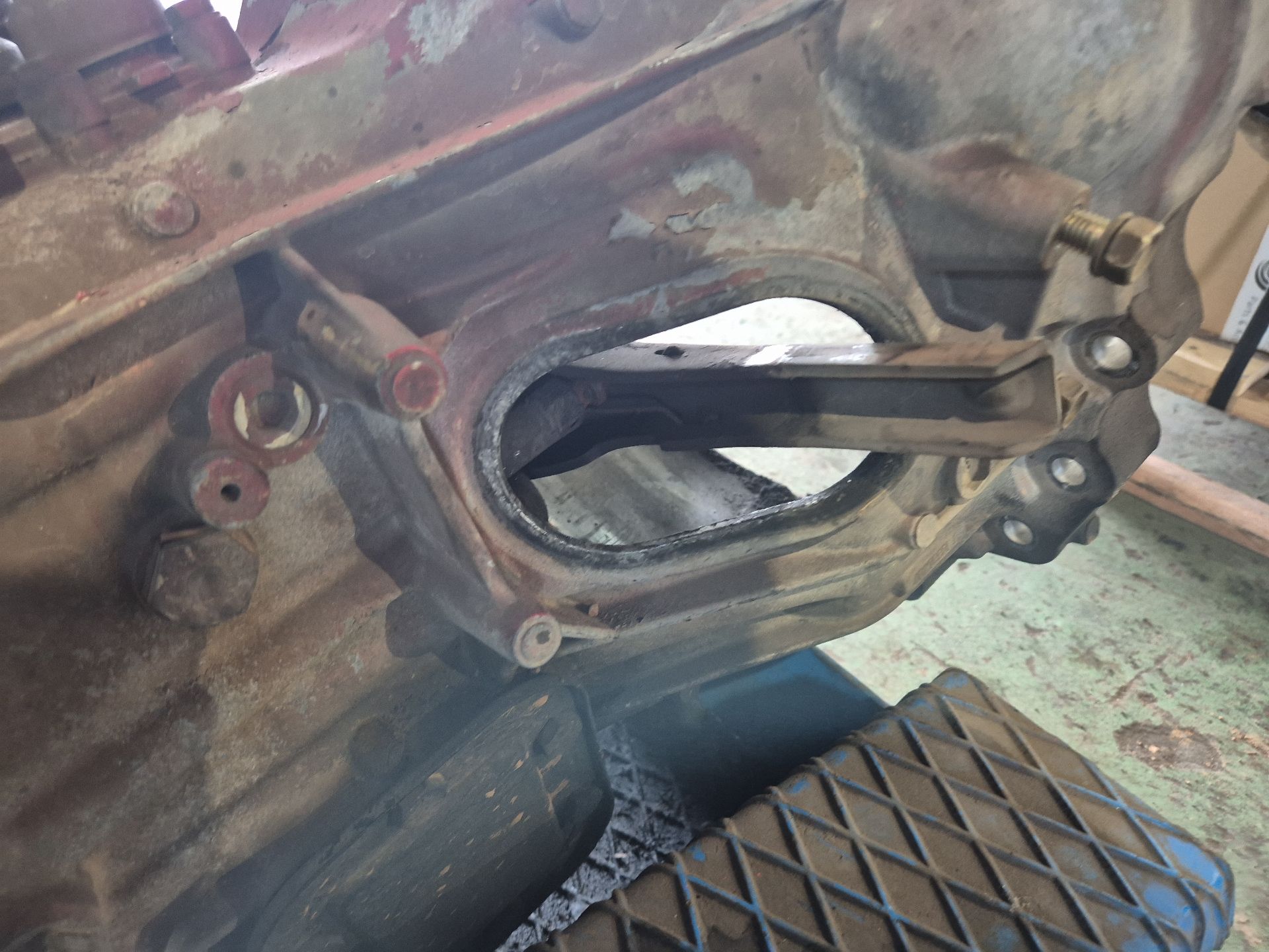 CAJA CAMBIOS NISSAN ATLEON 