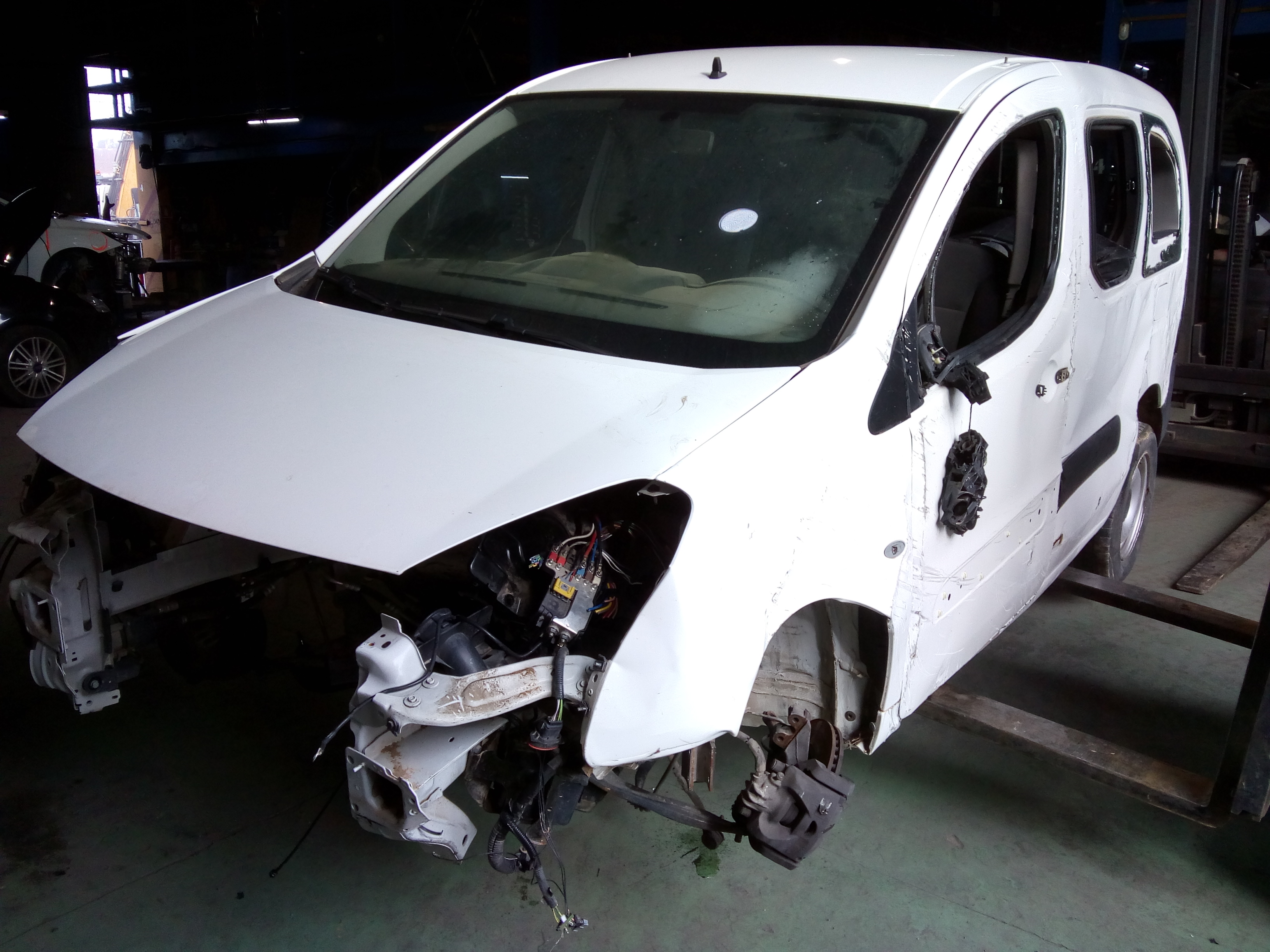 PILOTO TRASERO CENTRAL CITROEN BERLINGO 9H02