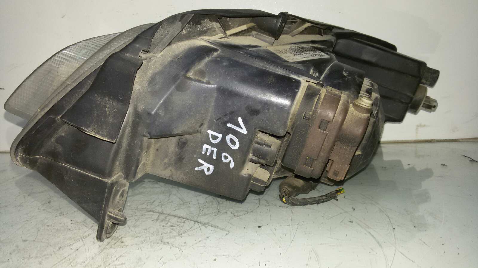 FARO DERECHO PEUGEOT 106 HDZ