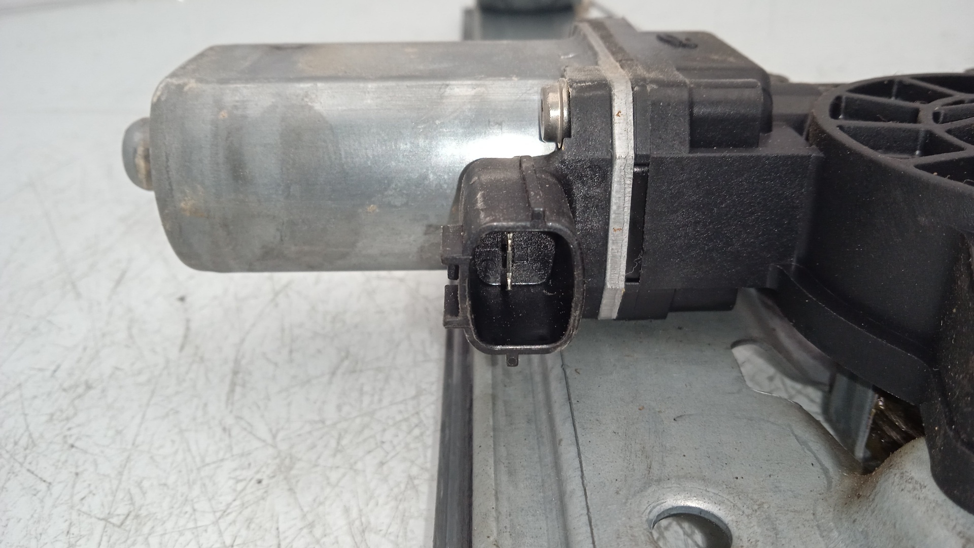 ELEVALUNAS DELANTERO IZQUIERDO DACIA DOKKER 