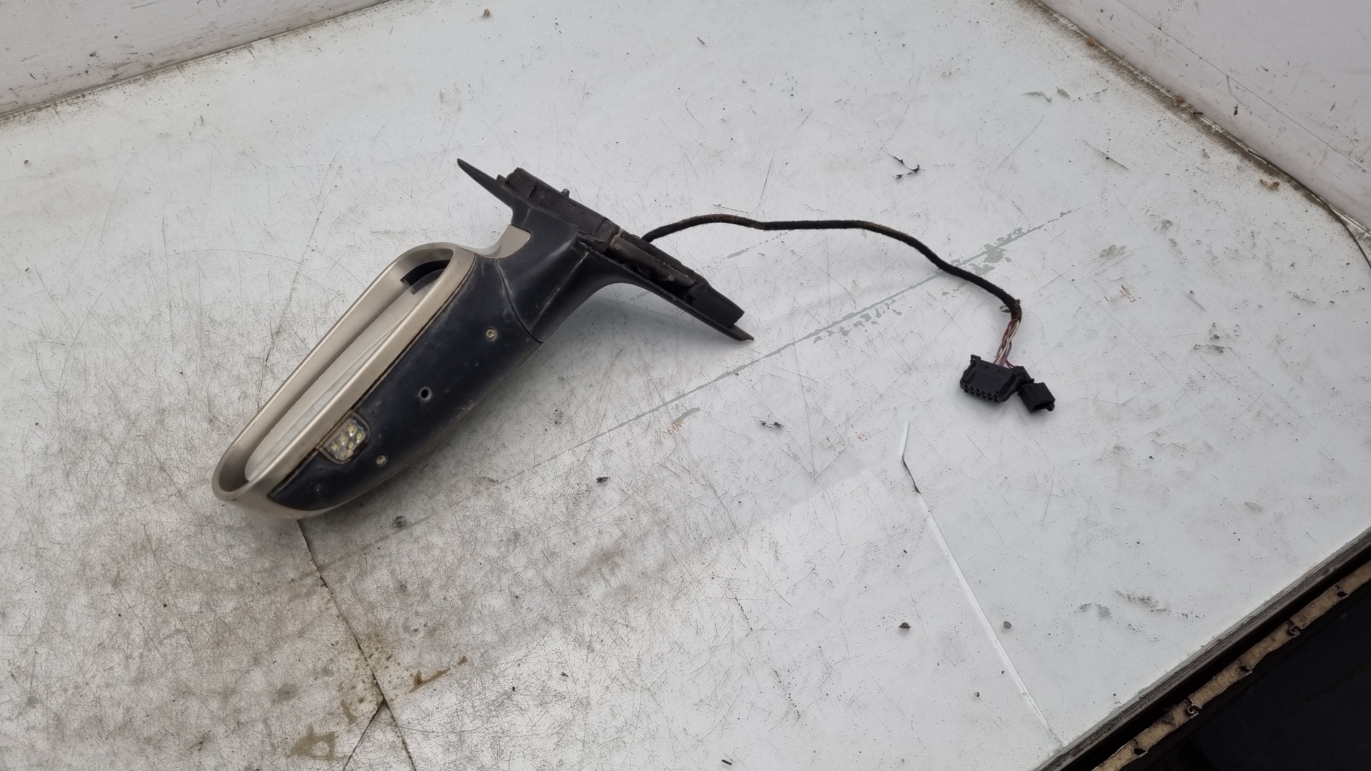 RETROVISOR IZQUIERDO SKODA SUPERB AWX